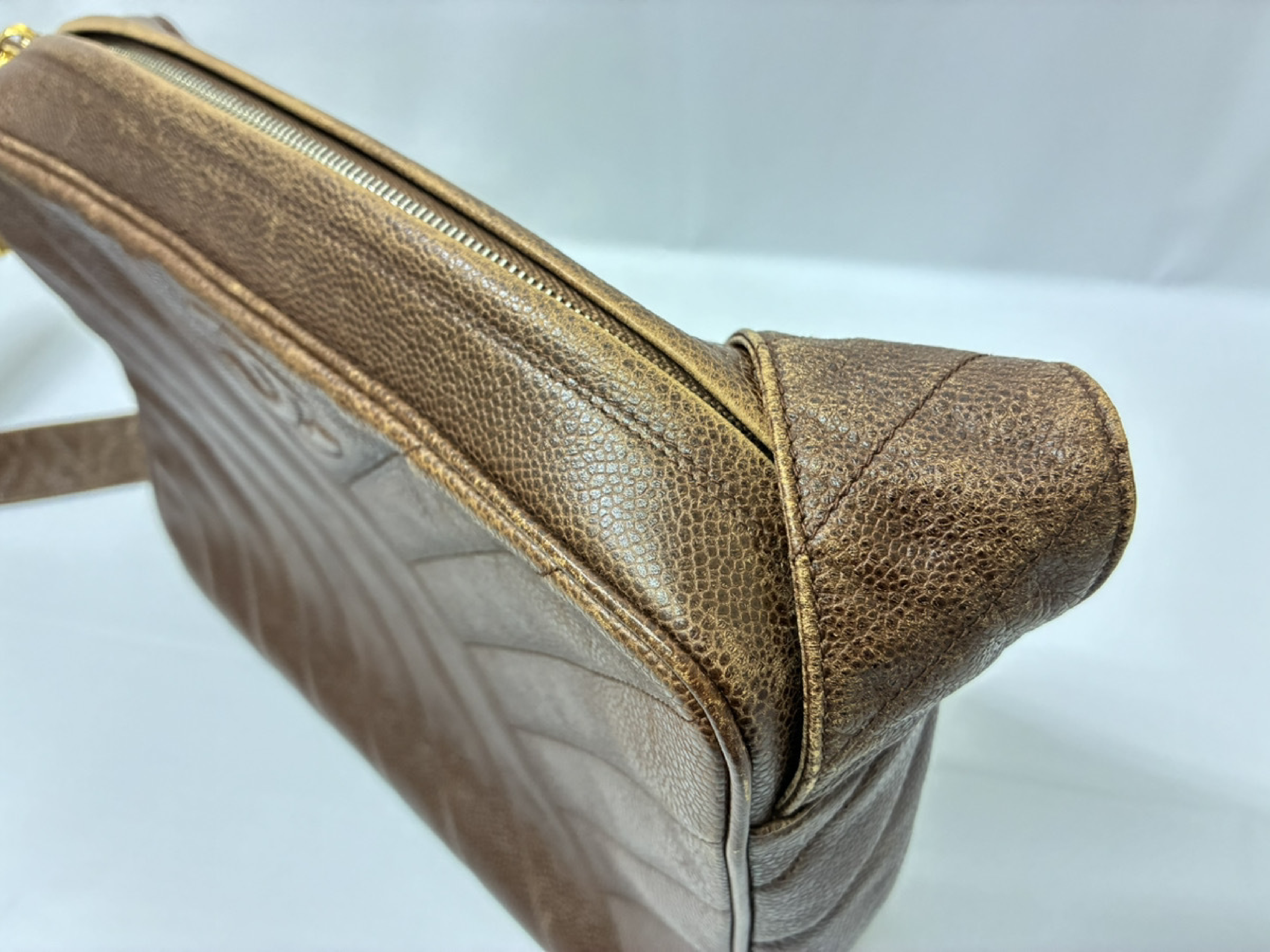 V-stitch shoulder bag, leather — view 6