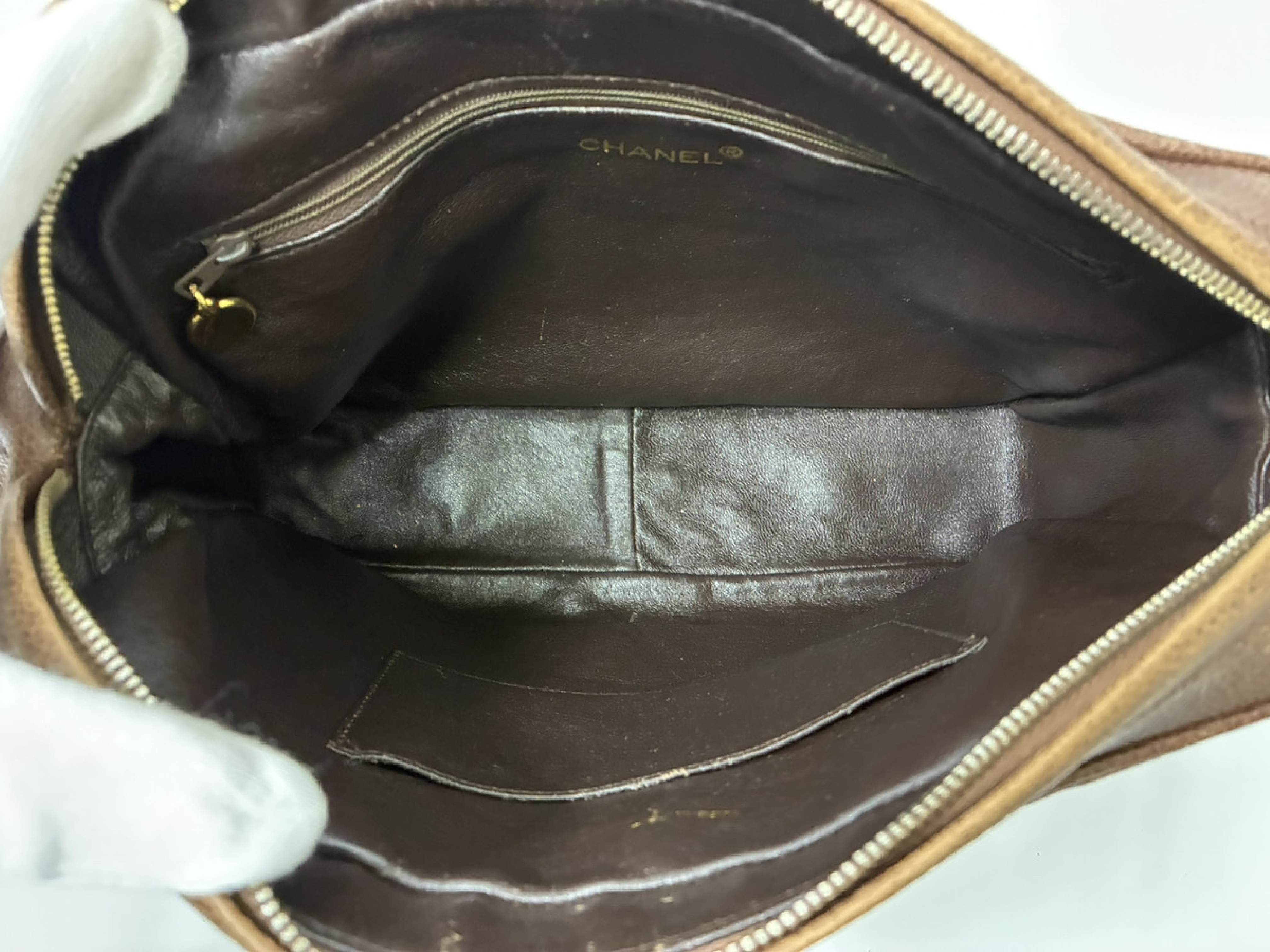 V-stitch shoulder bag, leather — view 8