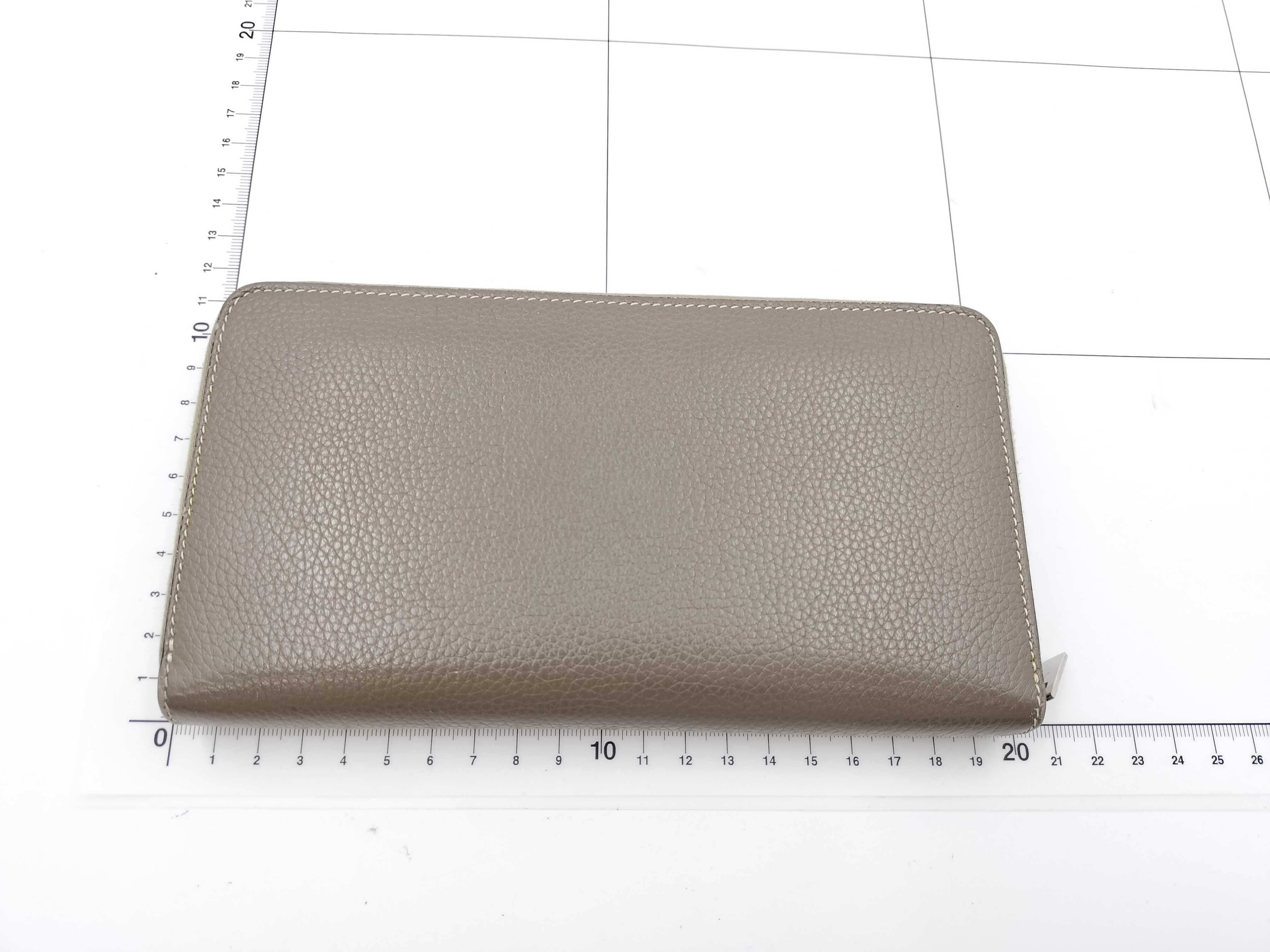 Round Zip Long Wallet, Box & Dust Bag Included — view 2