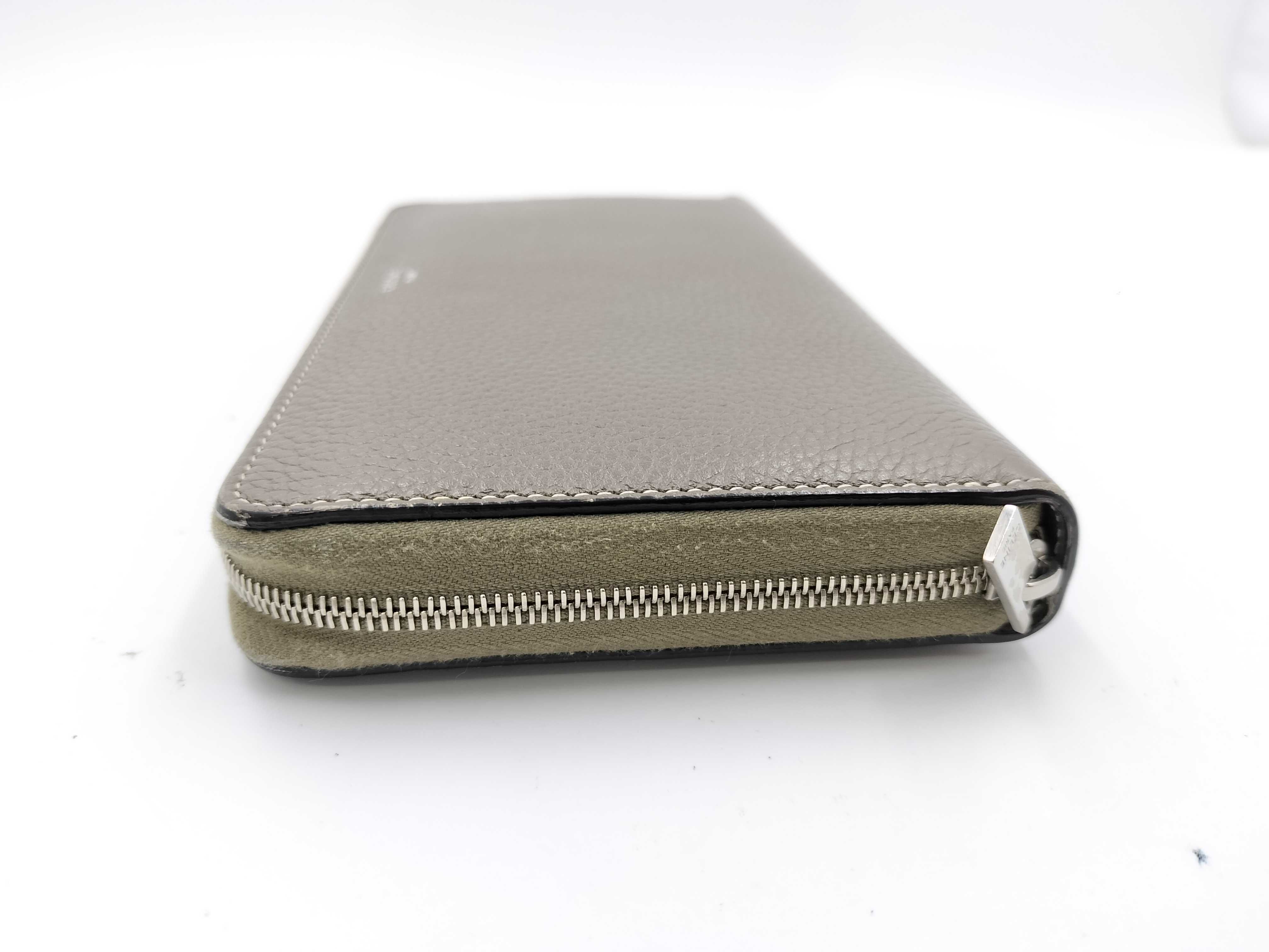 Round Zip Long Wallet, Box & Dust Bag Included — view 4