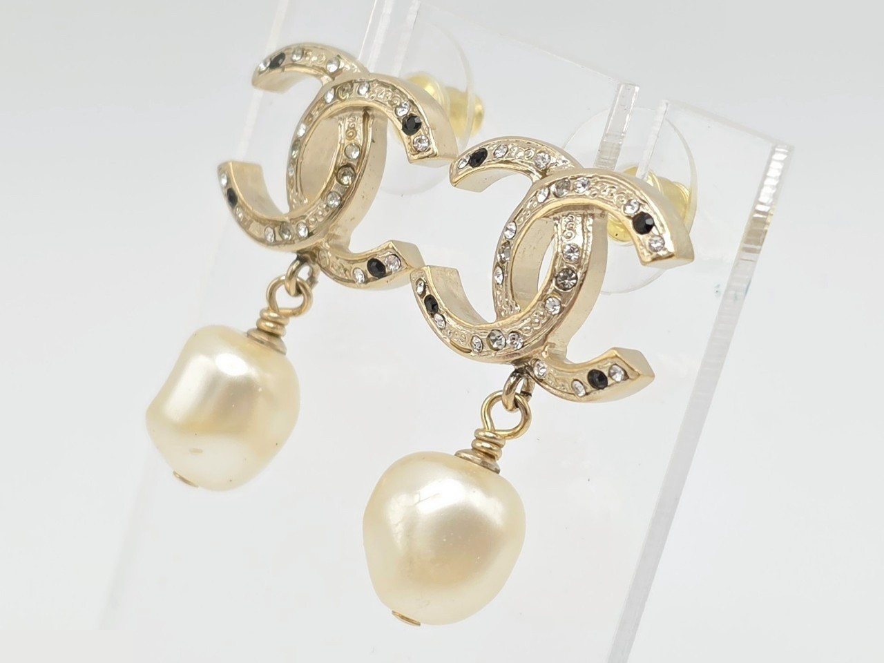 earrings — view 3