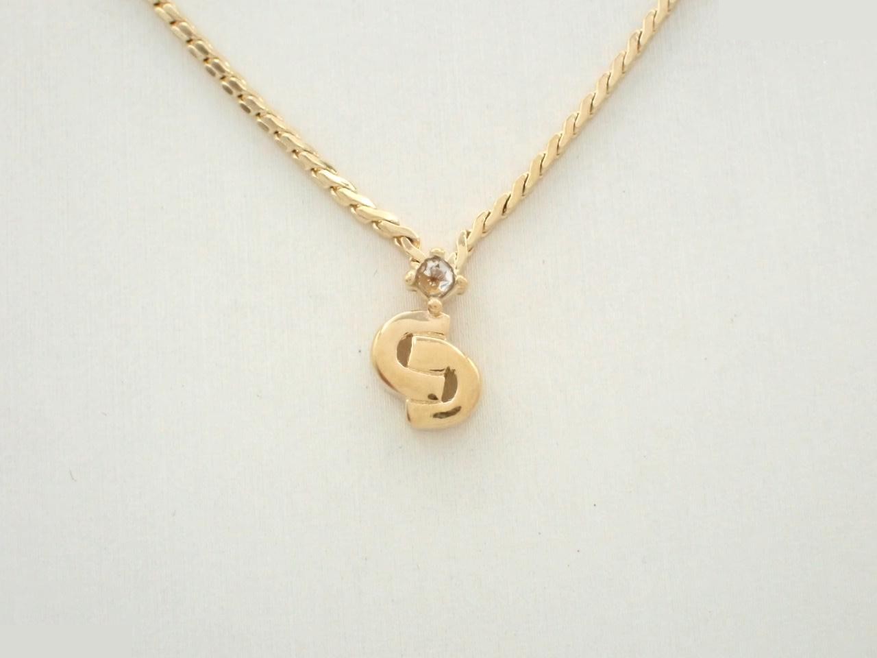 Other lines: Precious metal necklaces and pendants, chain approximately 43cm.