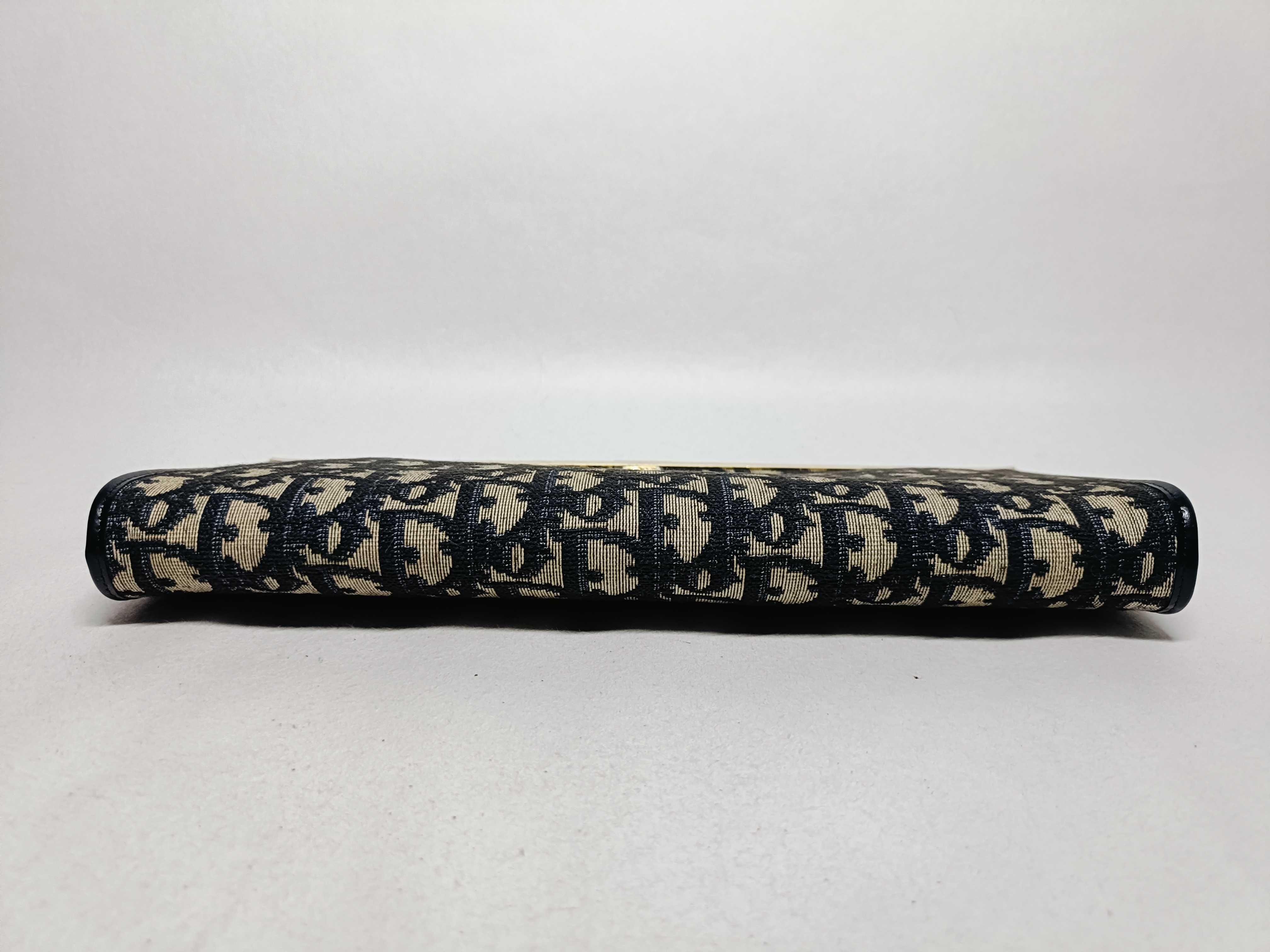 Trotter Clasp Clutch Bag — view 4