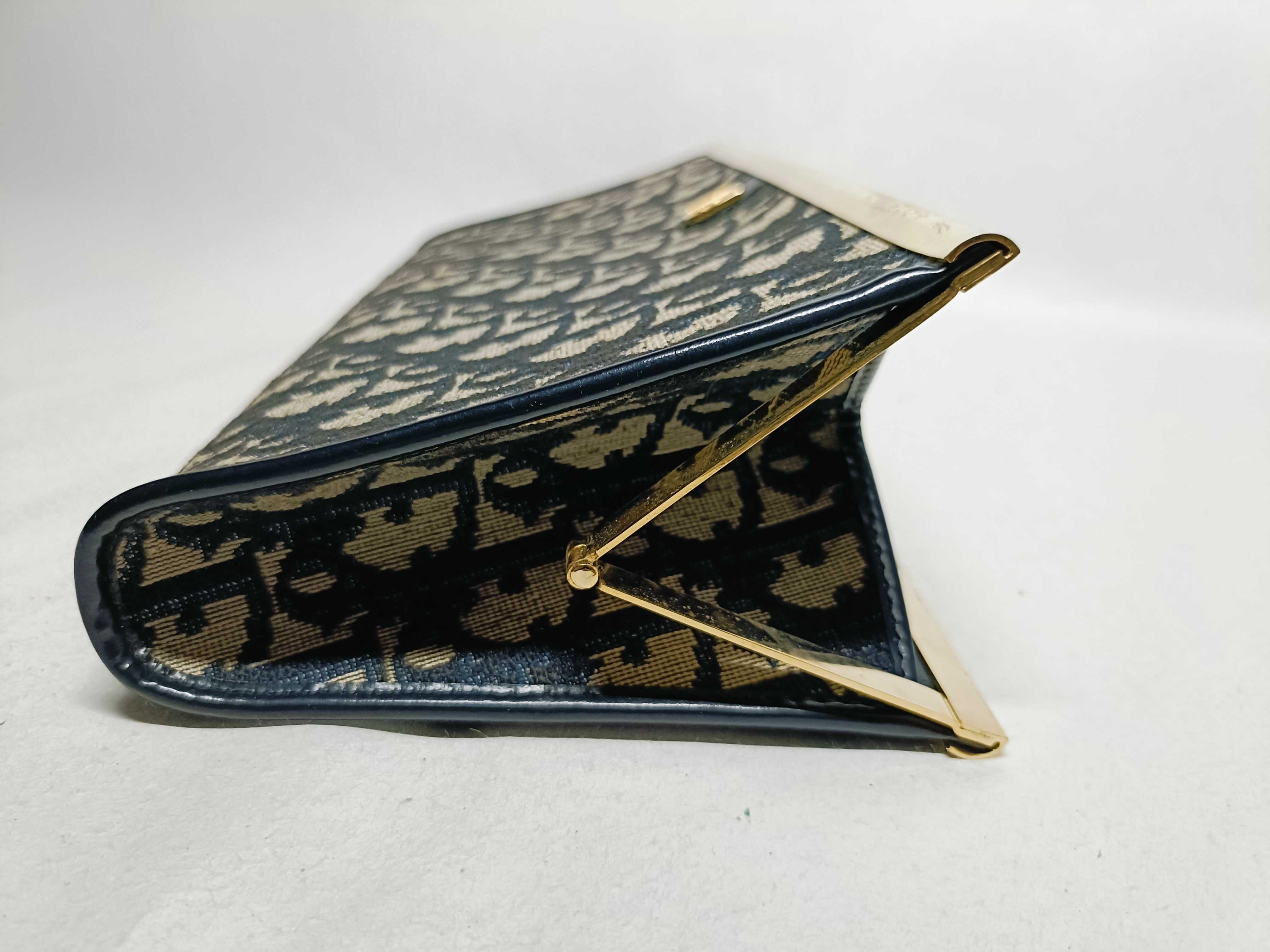 Trotter Clasp Clutch Bag — view 9