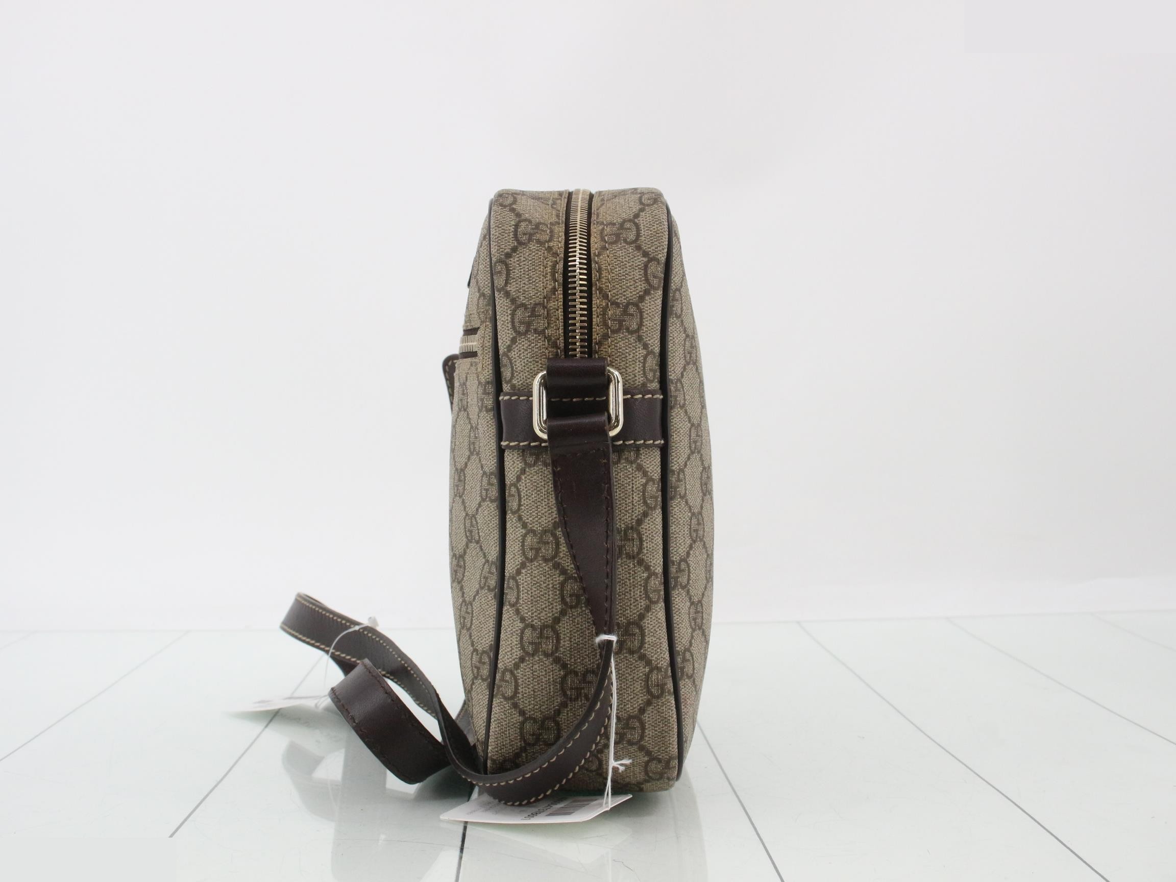 GG Supreme Shoulder Bag — view 3