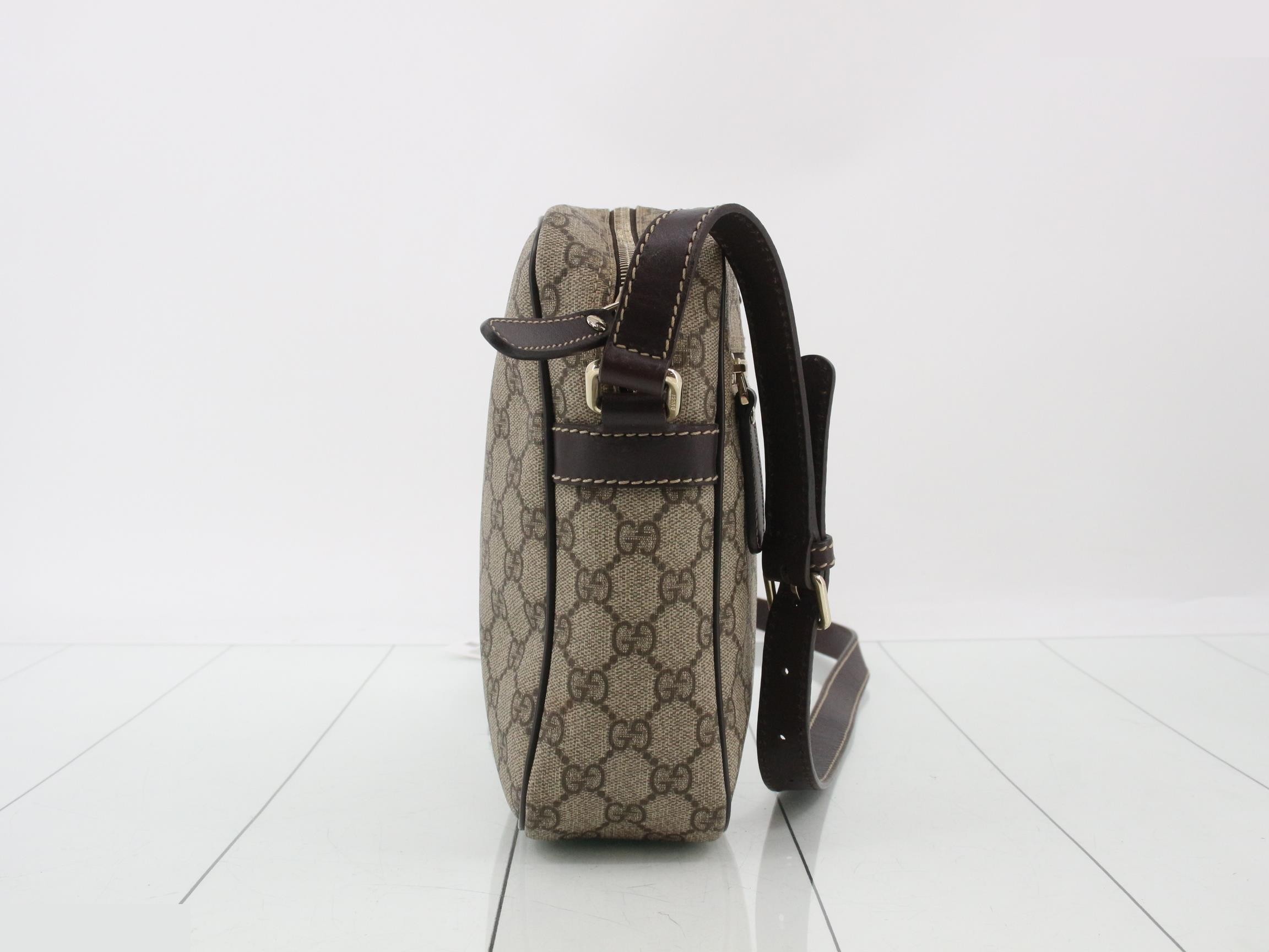 GG Supreme Shoulder Bag — view 4