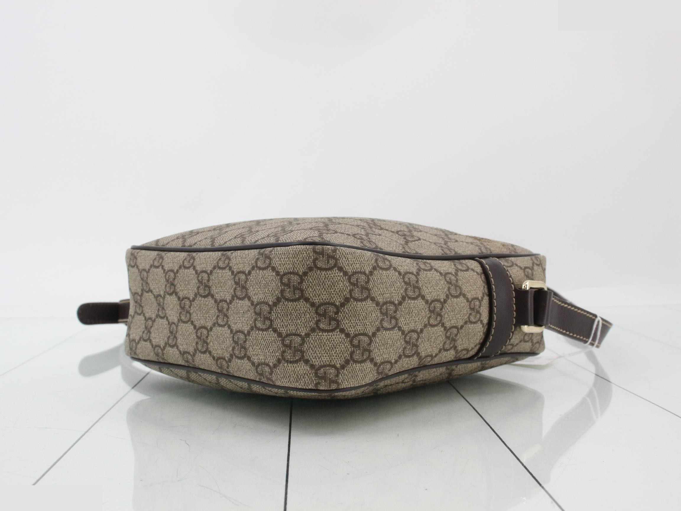 GG Supreme Shoulder Bag — view 6