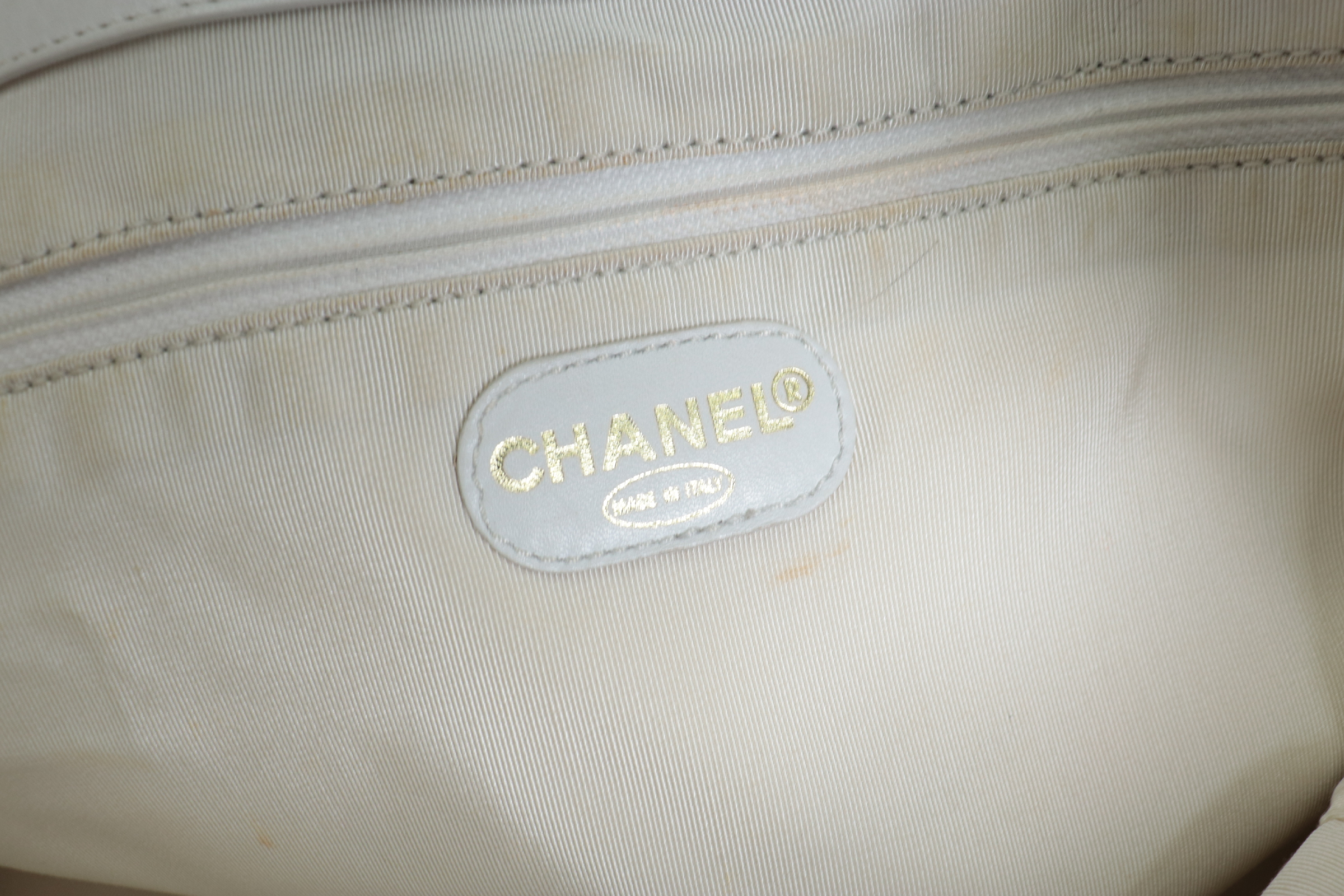 Lambskin Large Coco White Chain Tote Bag (Serial Number 5) — view 7
