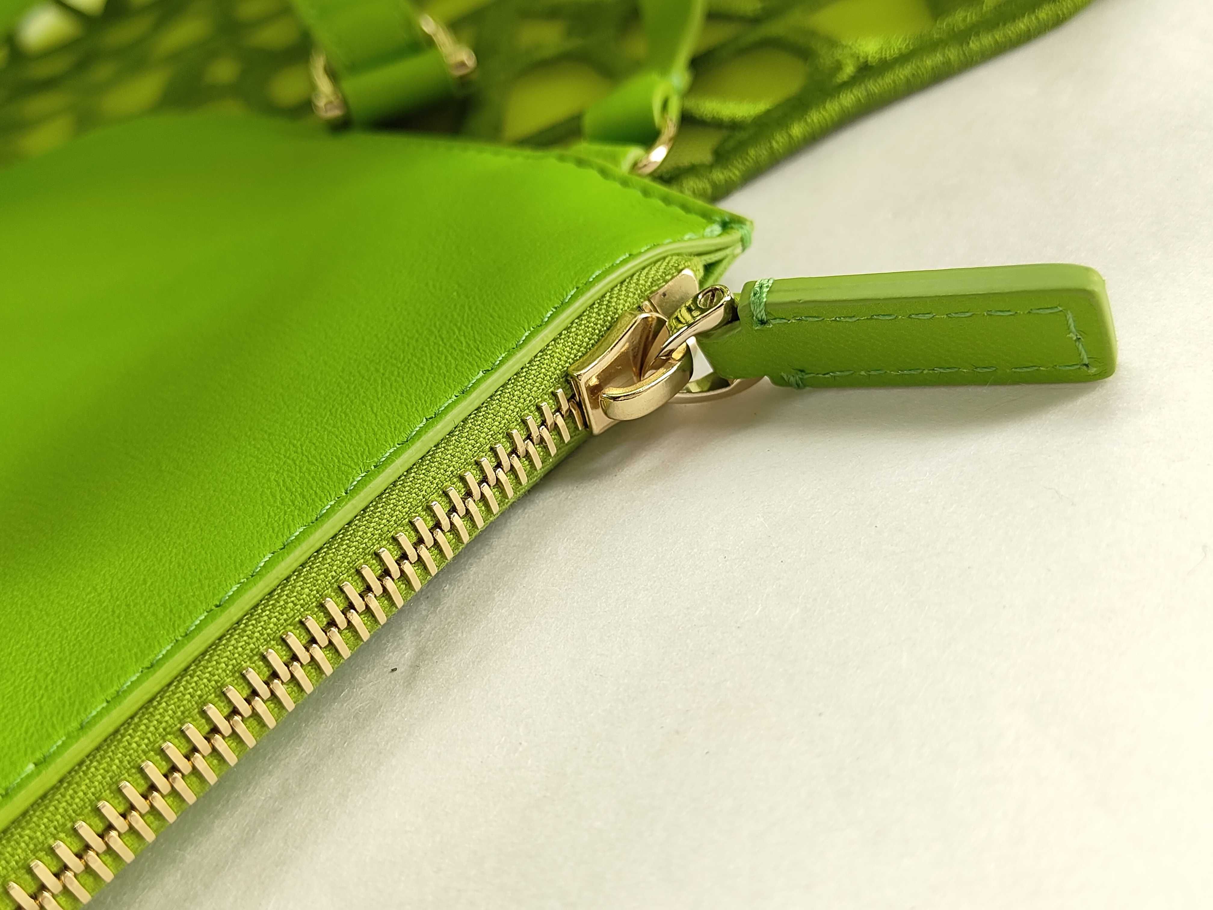 Le Troyes Toile Iconograph Embroidery Tote Bag — view 15