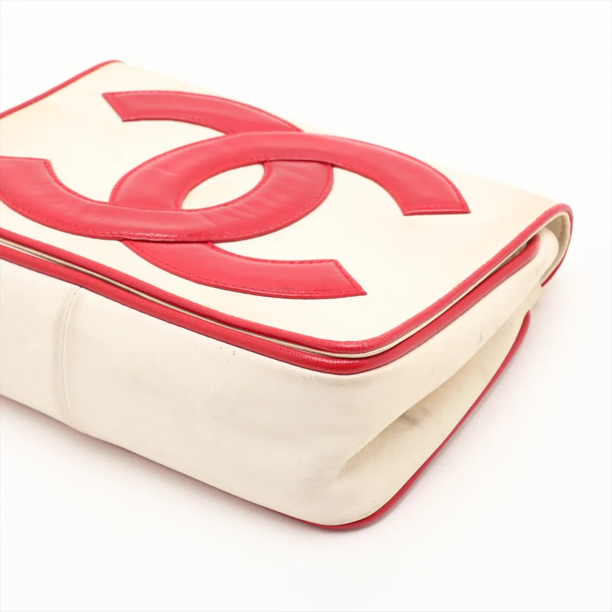 Coco Mark Lambskin Single Flap Single Chain Bag, White x Red, Gold Hardware, 0872440 (serial number in the 0s), Dust bag deteriorated. — view 3