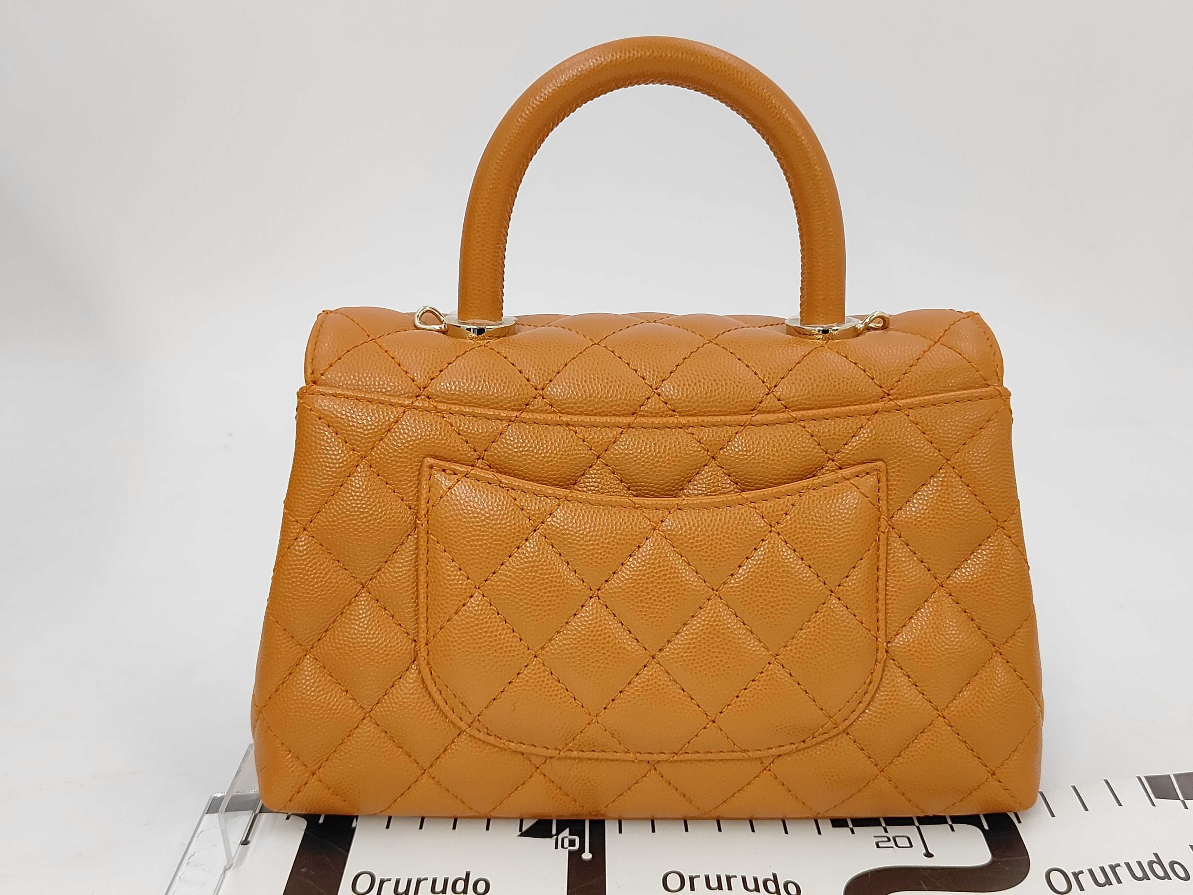 Matelassé Coco Handle XS Caviar Skin Caramel Gold Hardware Serial Plate Shoulder Bag — view 2