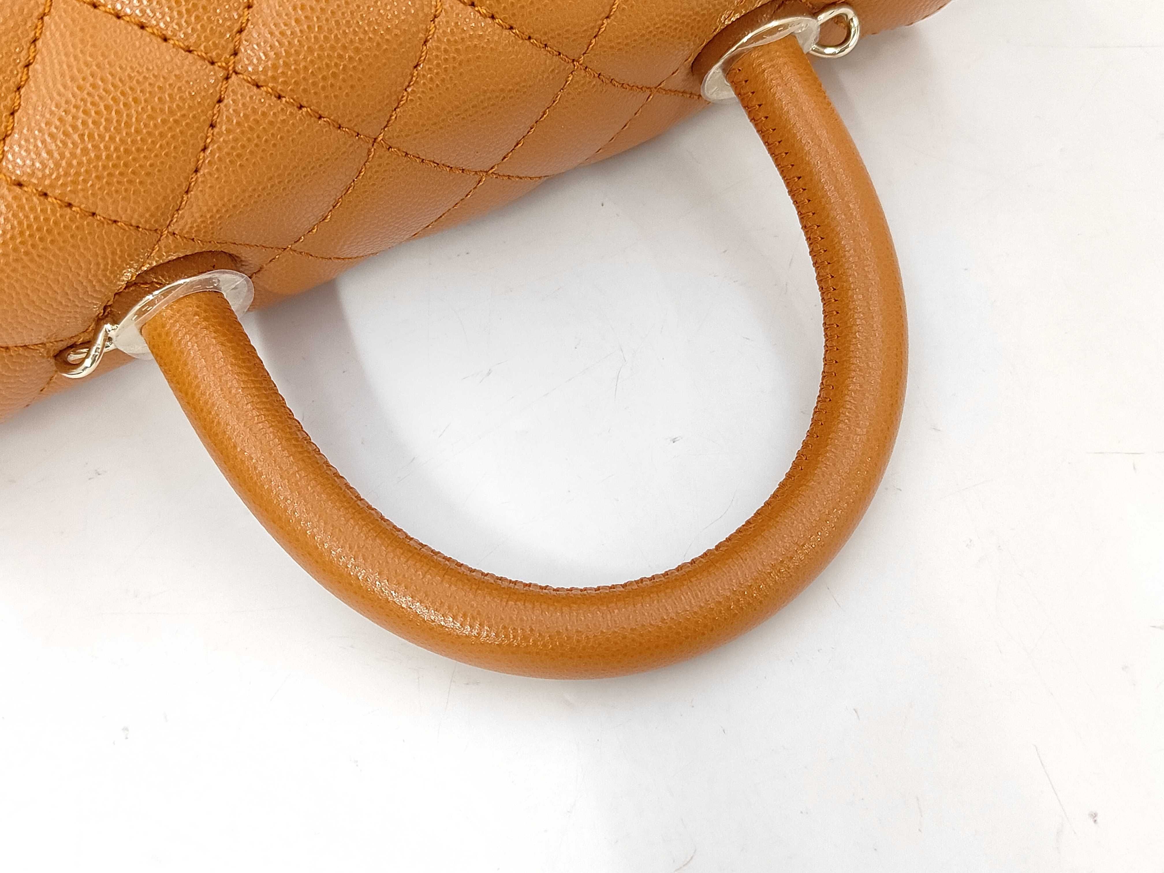Matelassé Coco Handle XS Caviar Skin Caramel Gold Hardware Serial Plate Shoulder Bag — view 5