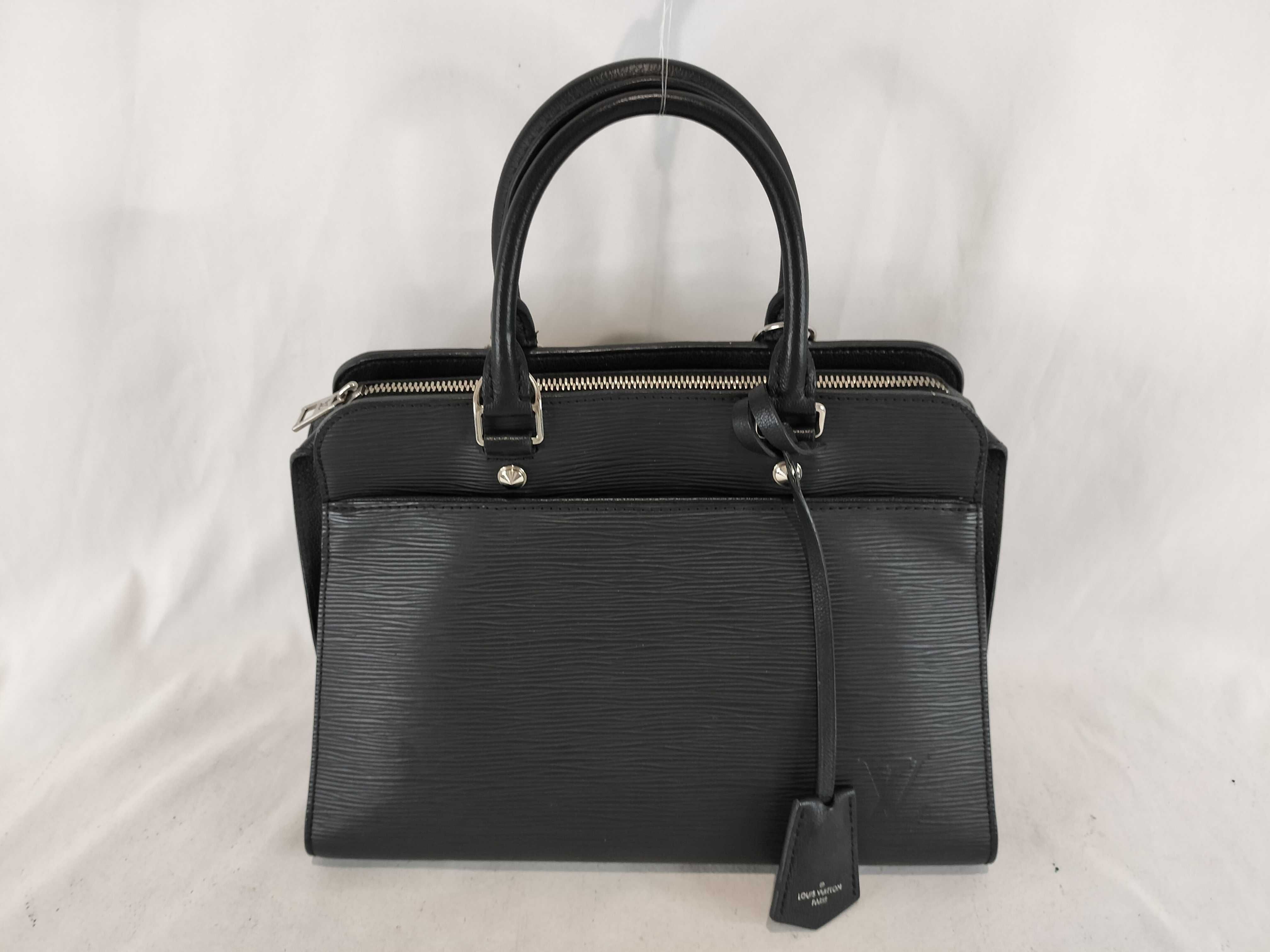 Epi Vaneau MM M51238 AR4146 Black Handbag