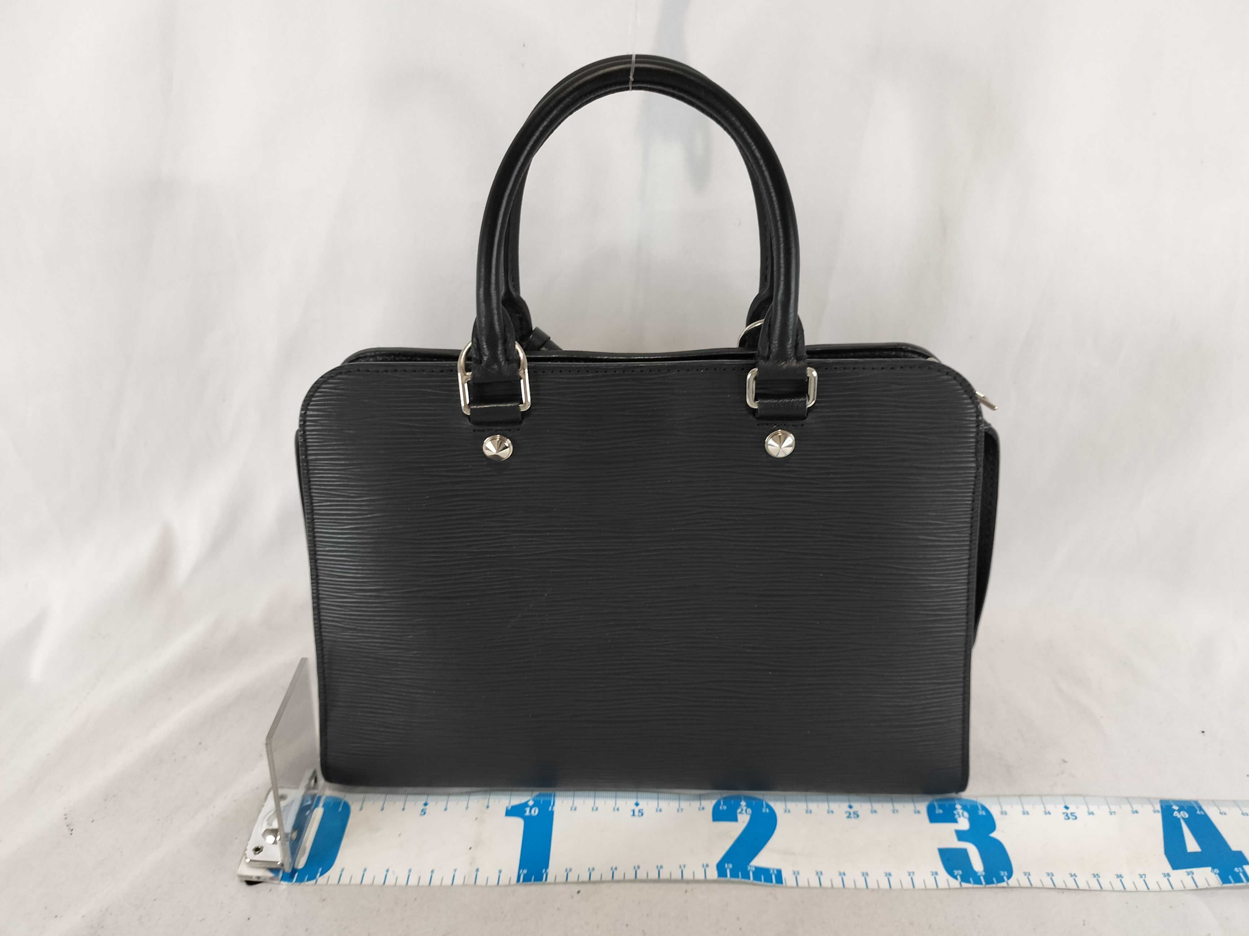 Epi Vaneau MM M51238 AR4146 Black Handbag — view 2