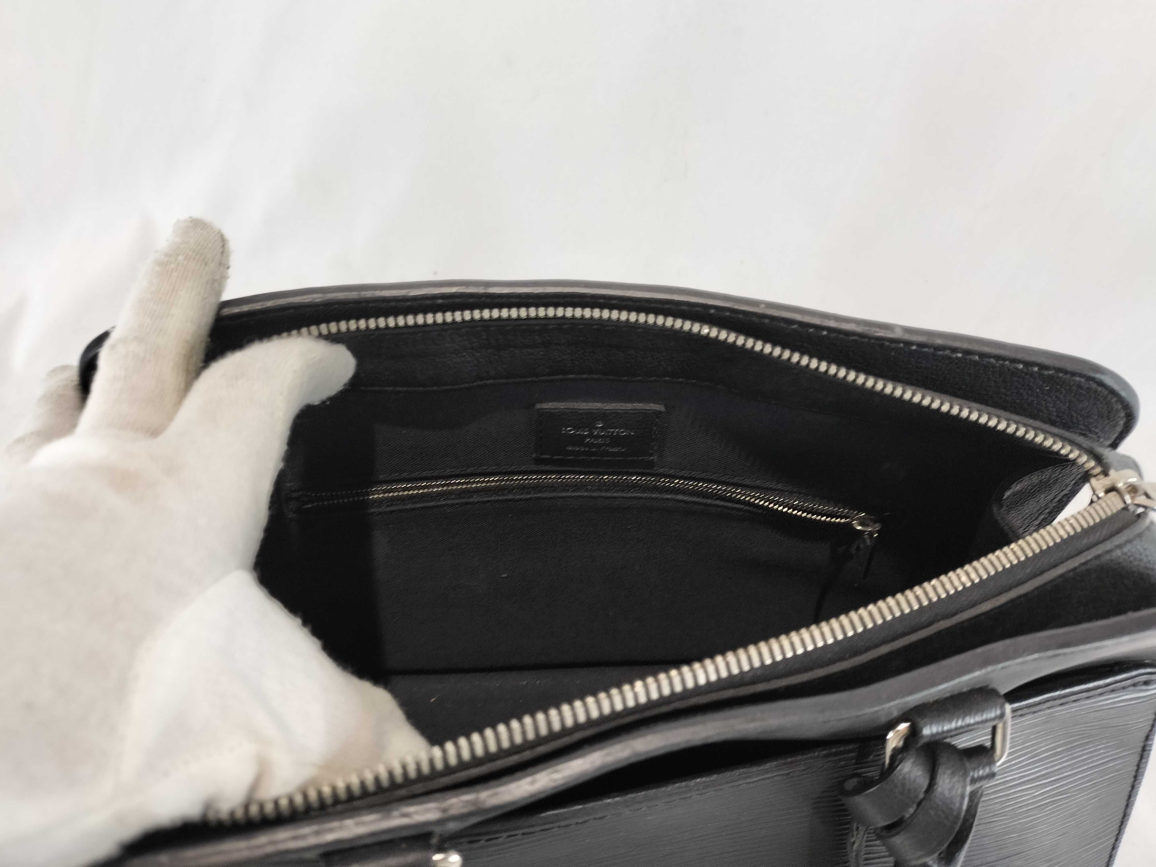 Epi Vaneau MM M51238 AR4146 Black Handbag — view 10