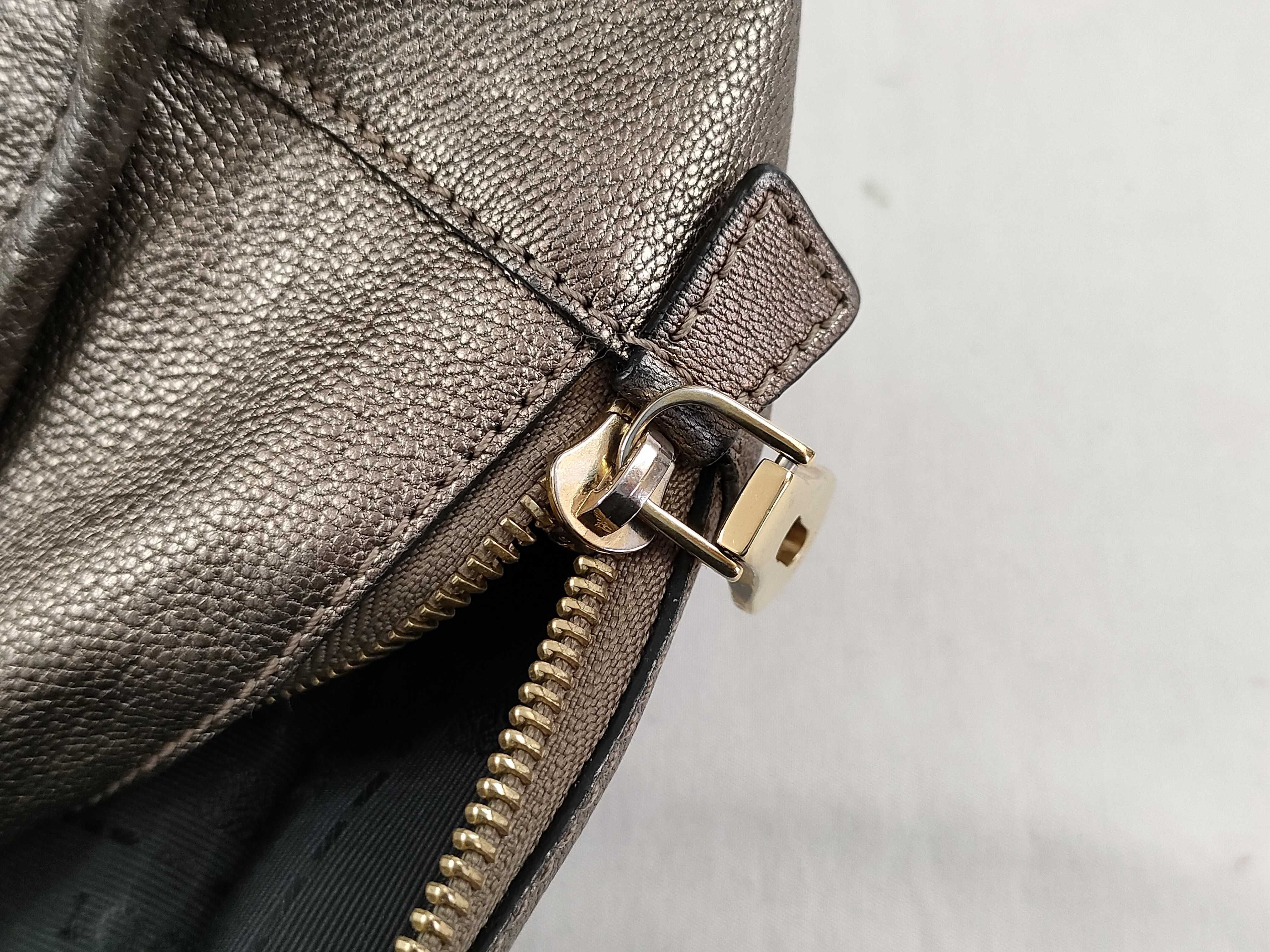 Amazona 36 Leather Handbag with Serial Number, Card, Padlock, and Key — view 13