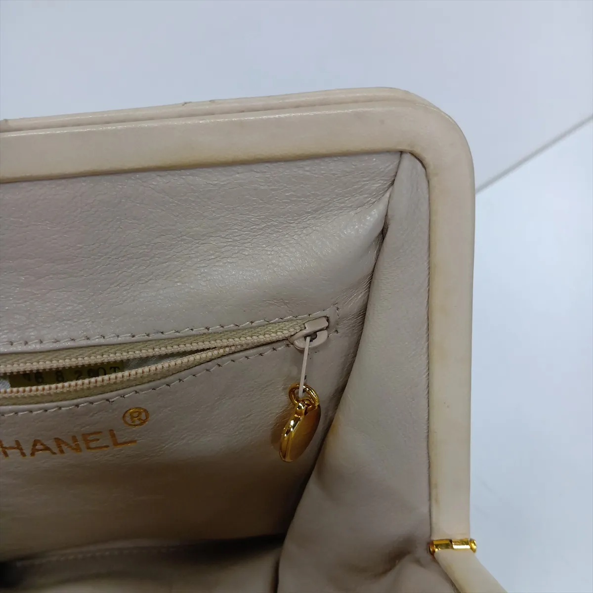 Matelassé Lambskin Chain Shoulder Bag, Kiss-lock Closure, White, Gold Hardware, 4232235, Series 4 — view 12