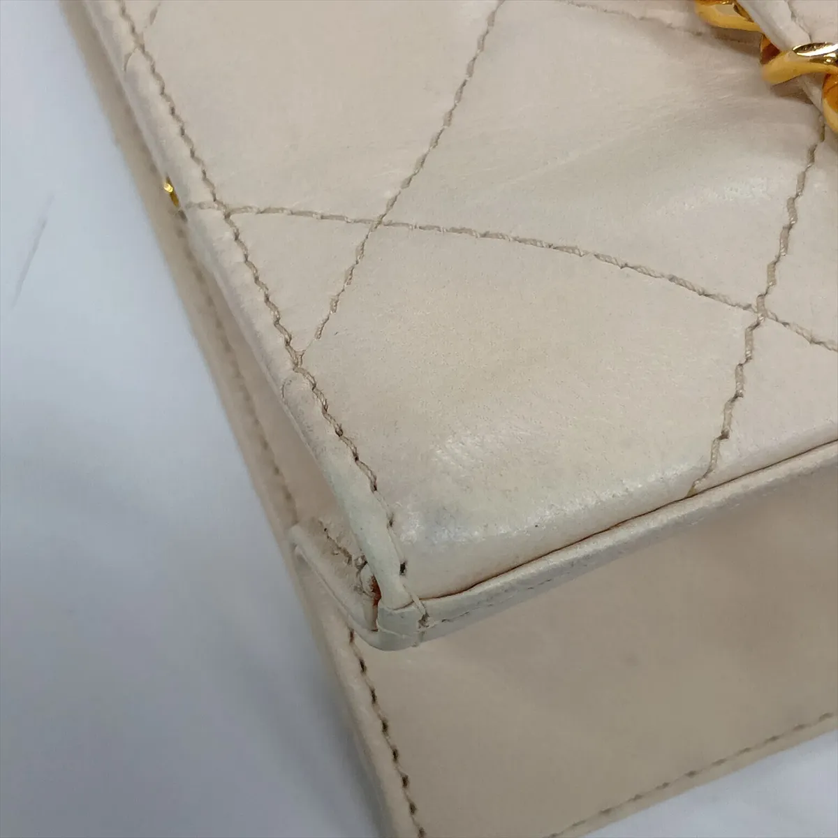Matelassé Lambskin Chain Shoulder Bag, Kiss-lock Closure, White, Gold Hardware, 4232235, Series 4 — view 13