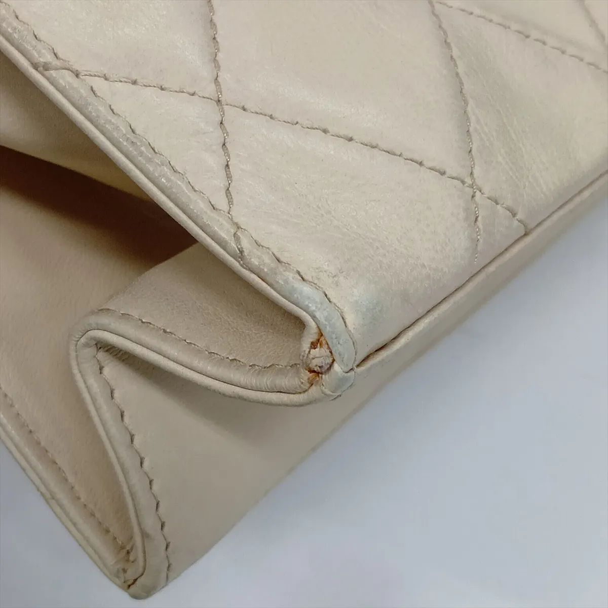 Matelassé Lambskin Chain Shoulder Bag, Kiss-lock Closure, White, Gold Hardware, 4232235, Series 4 — view 14