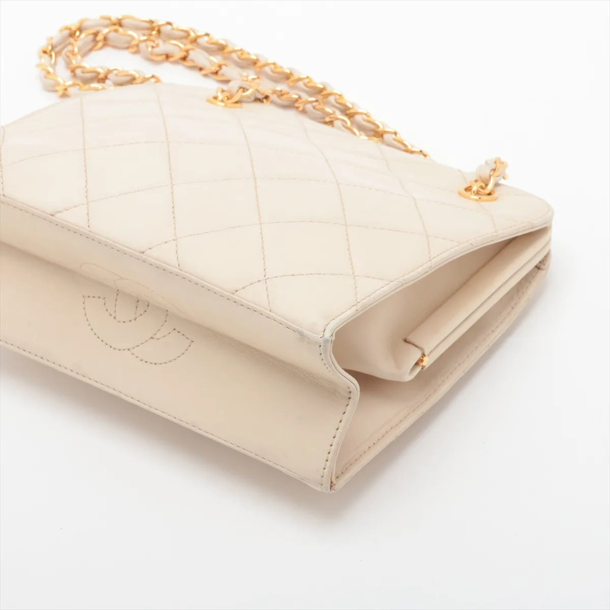 Matelassé Lambskin Chain Shoulder Bag, Kiss-lock Closure, White, Gold Hardware, 4232235, Series 4 — view 3