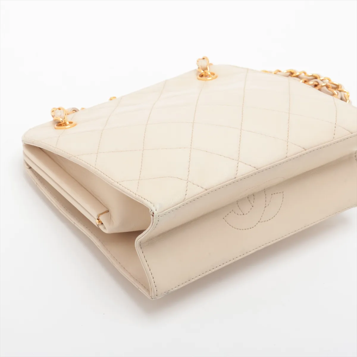 Matelassé Lambskin Chain Shoulder Bag, Kiss-lock Closure, White, Gold Hardware, 4232235, Series 4 — view 4