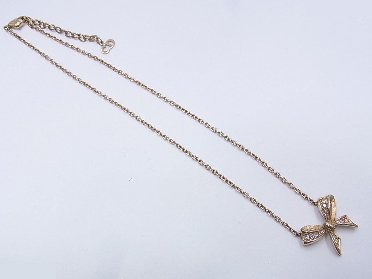 Rhinestone-embellished ribbon pendant — view 3