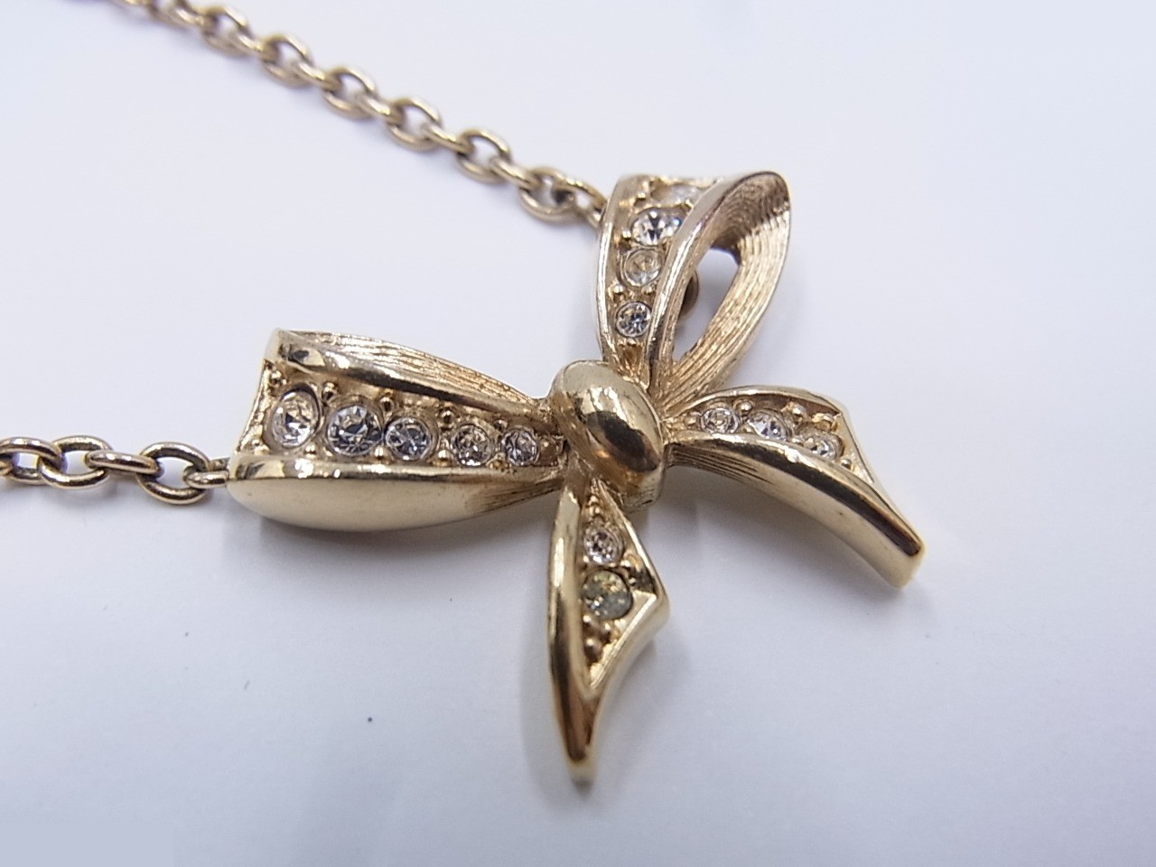Rhinestone-embellished ribbon pendant — view 4