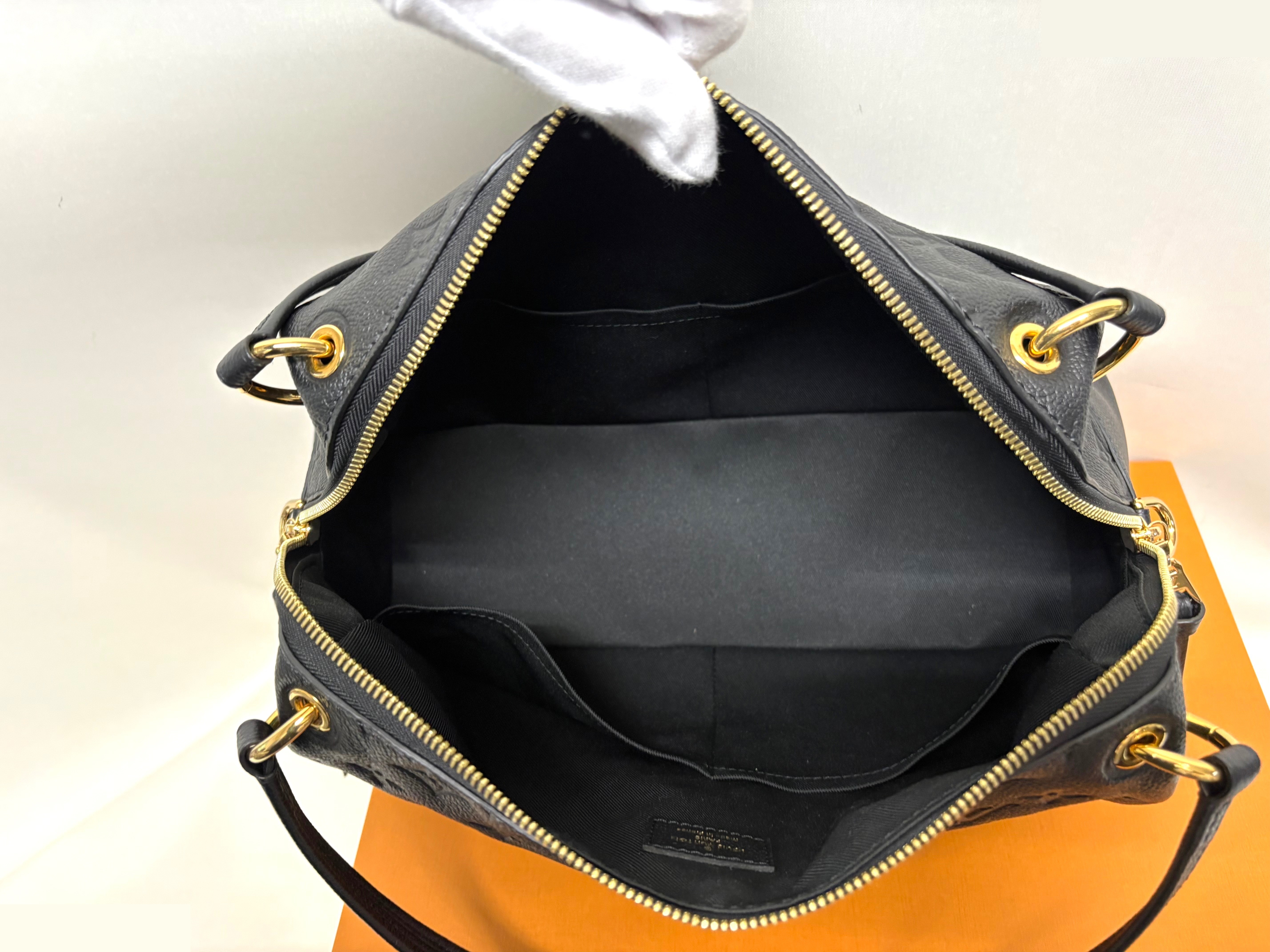 Exhibited item: Pontu PM — view 2