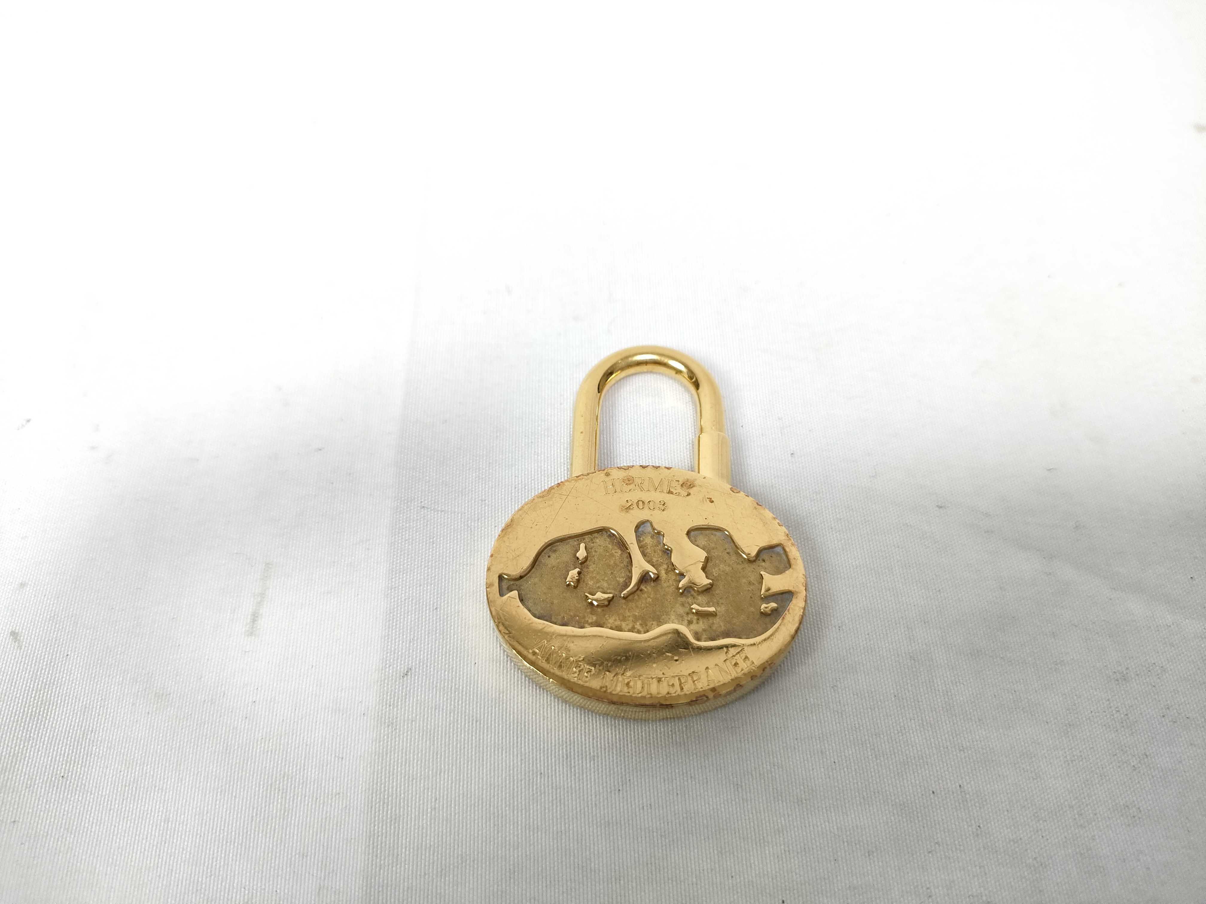 Mediterranean 2003 Gold Plated Padlock Keychain Charm Key Case/Keychain — view 2