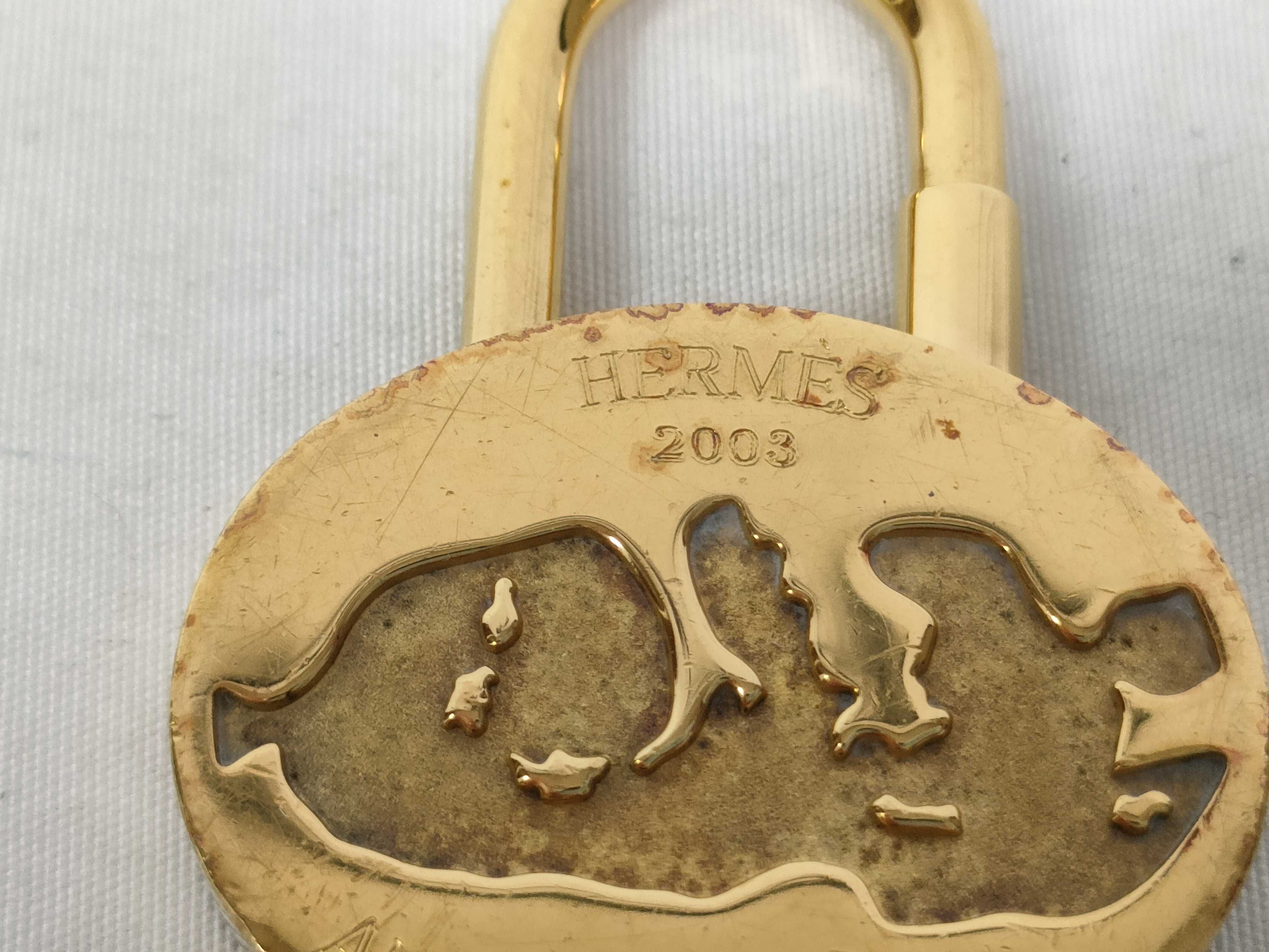 Mediterranean 2003 Gold Plated Padlock Keychain Charm Key Case/Keychain — view 3