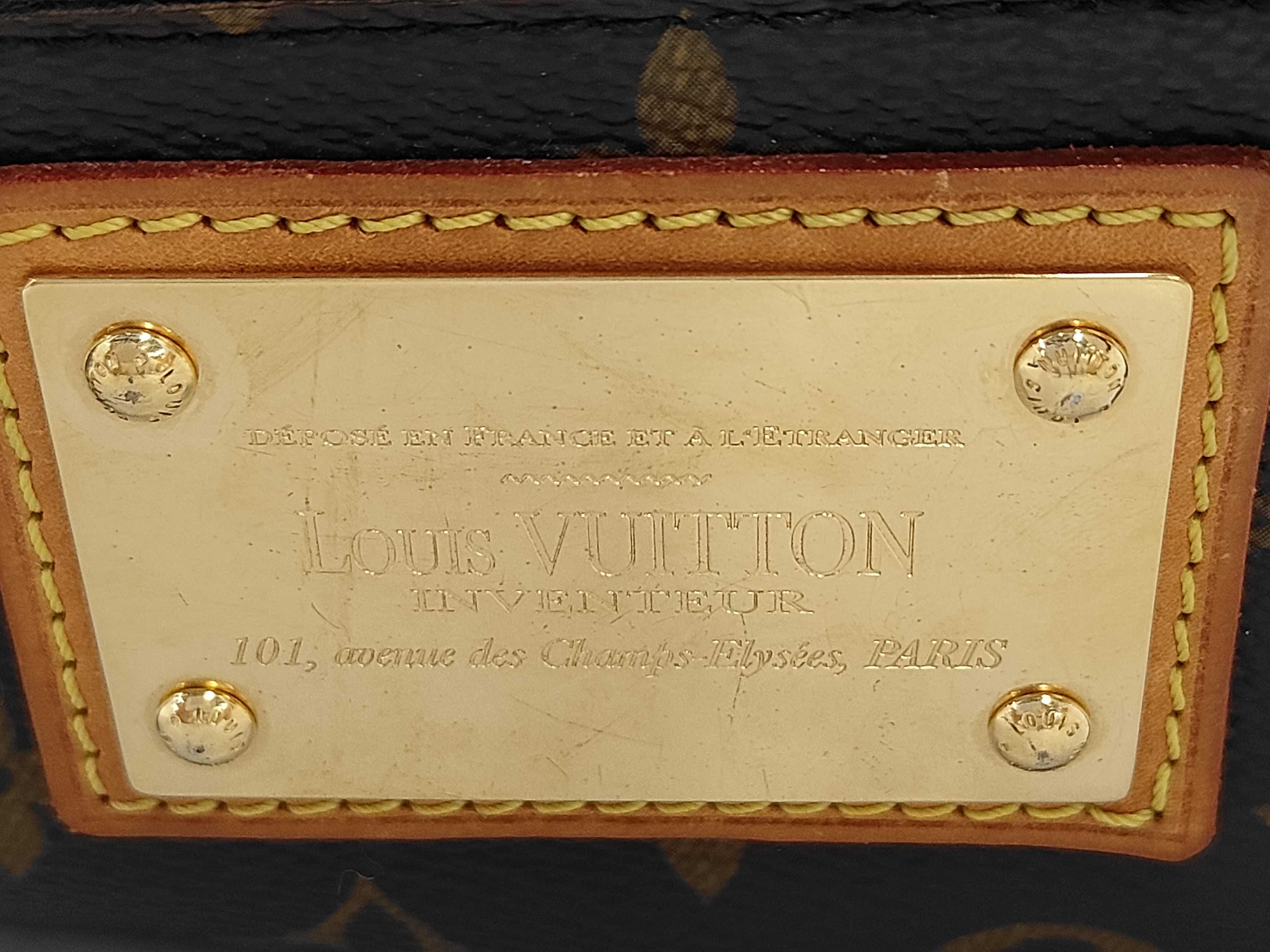 Rivet Pochette Accessoires Handbag — view 9