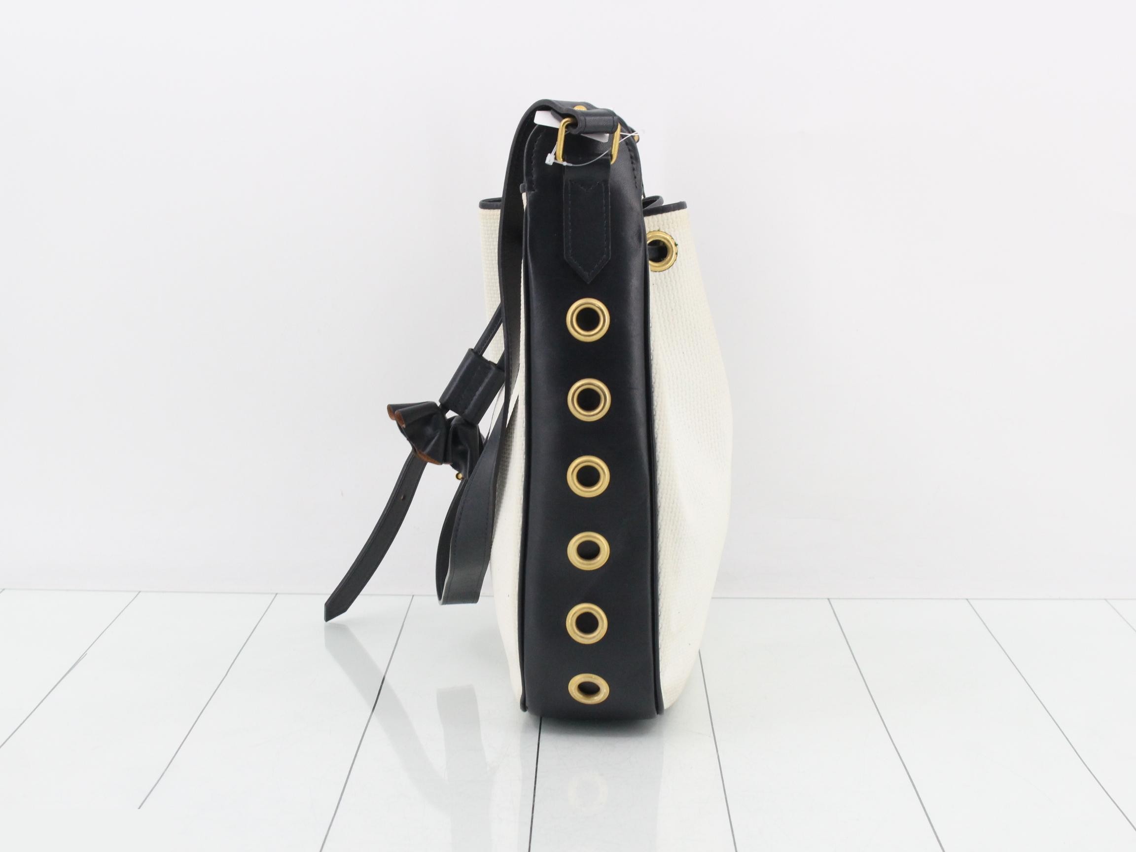 Leather drawstring shoulder bag, two-tone. — view 3