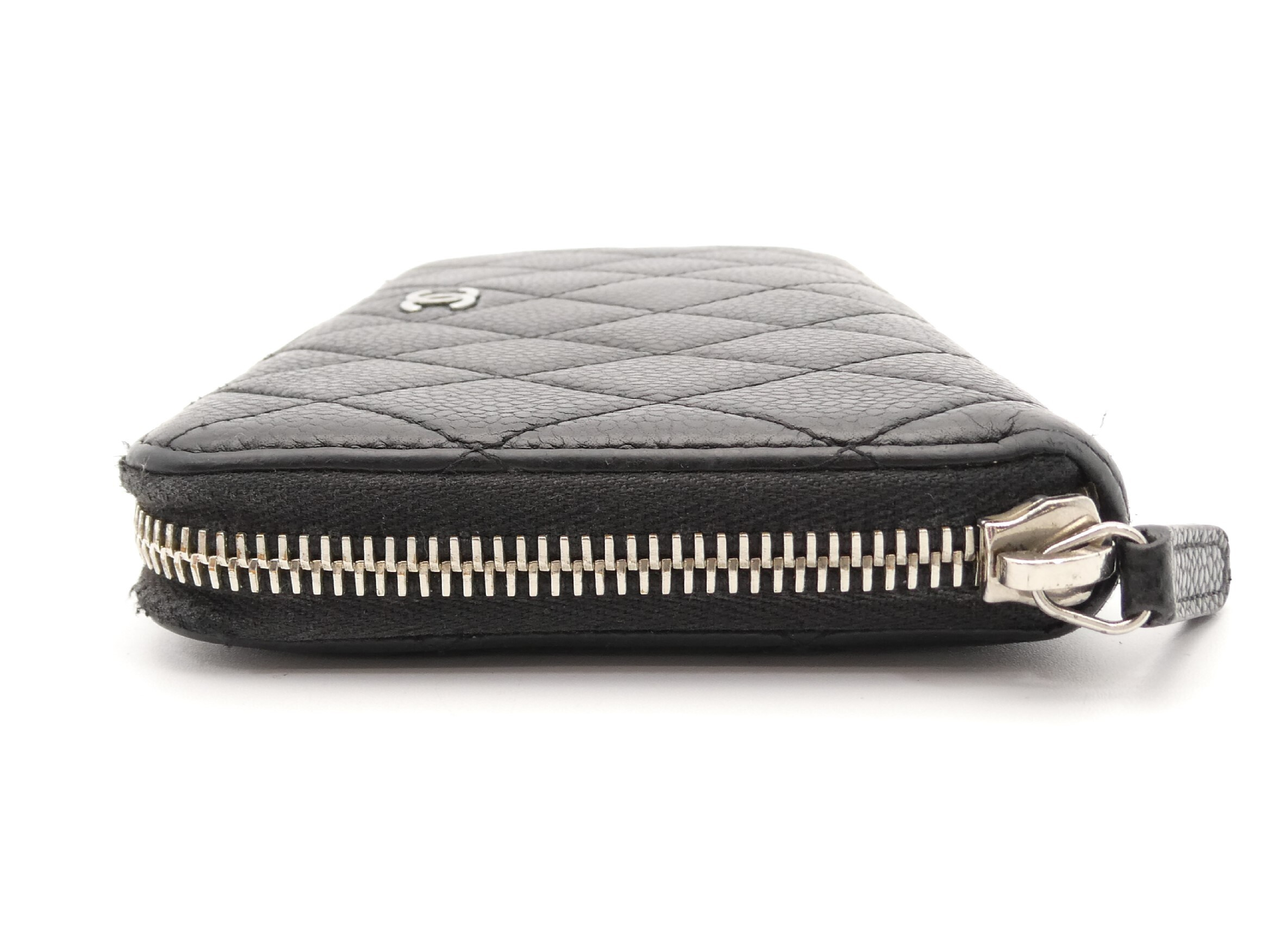 Matelassé Caviar Skin Coco Mark Round Zip Wallet — view 3