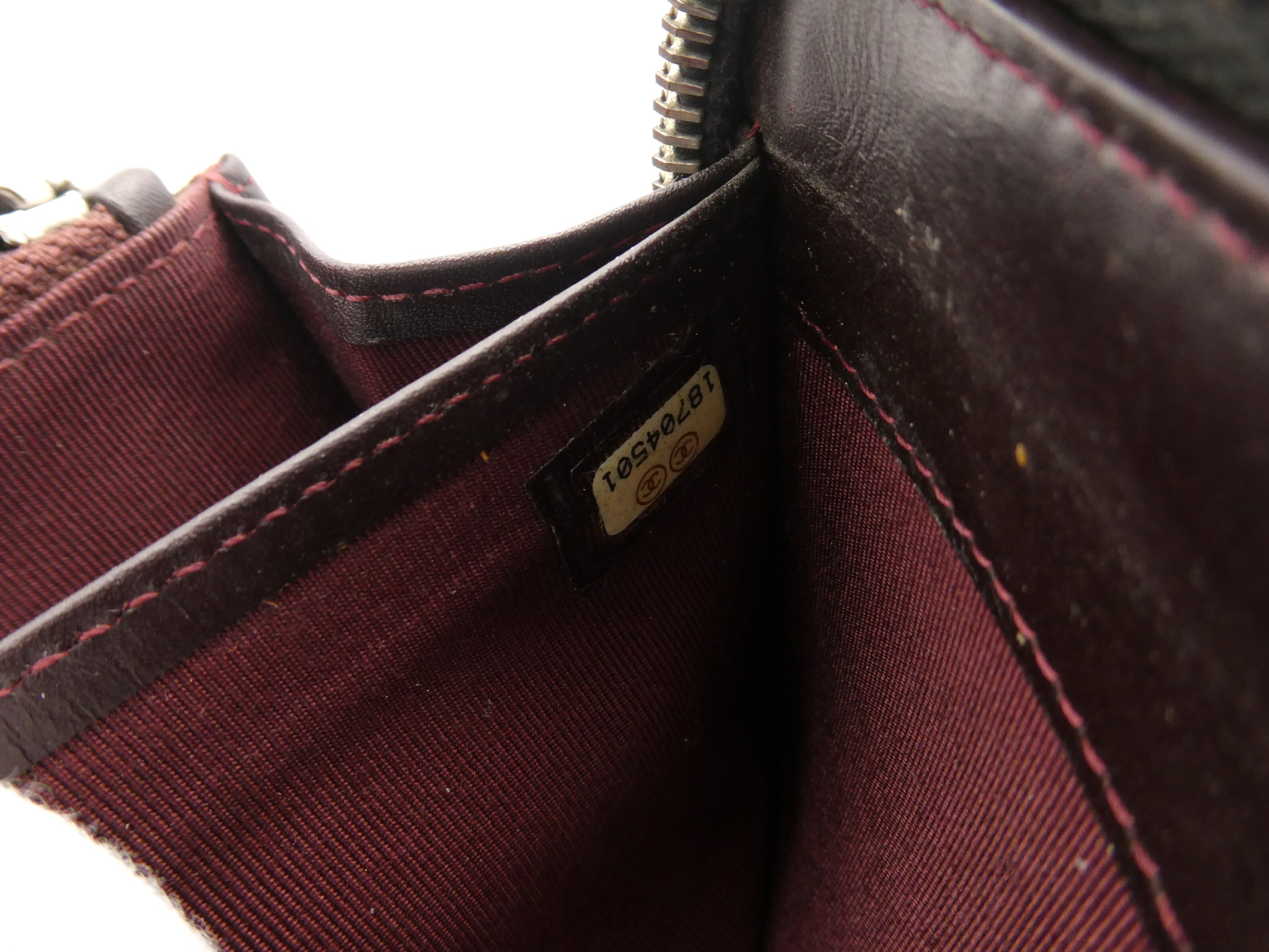 Matelassé Caviar Skin Coco Mark Round Zip Wallet — view 10