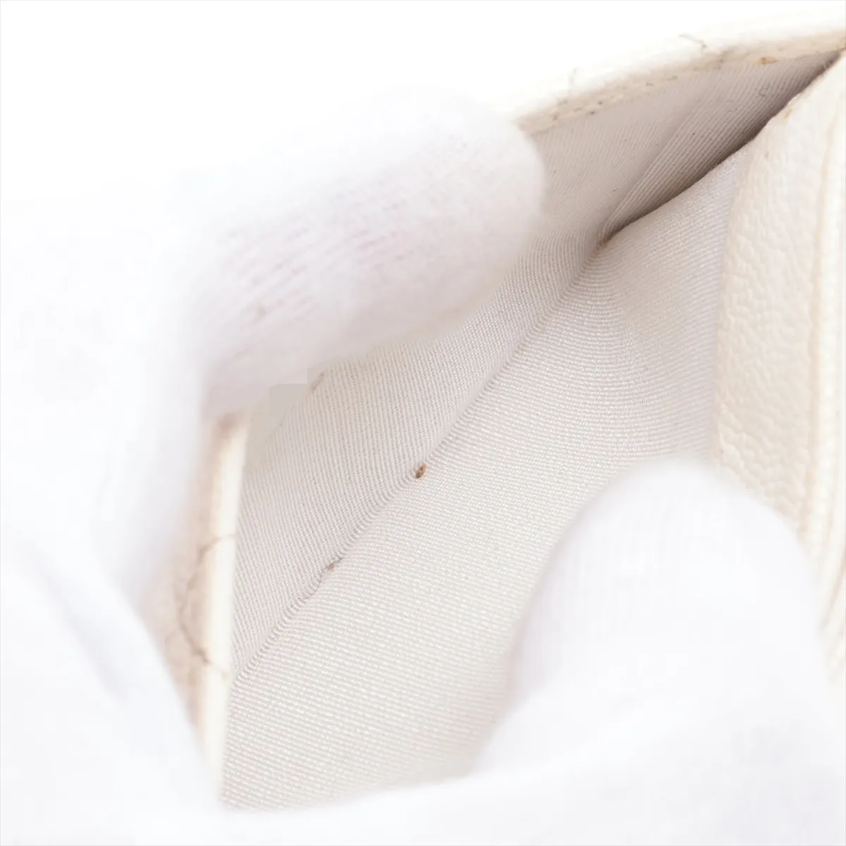 Matelassé Caviar Skin Card Case, White with Gold Hardware, AGX2H6P0 — view 4