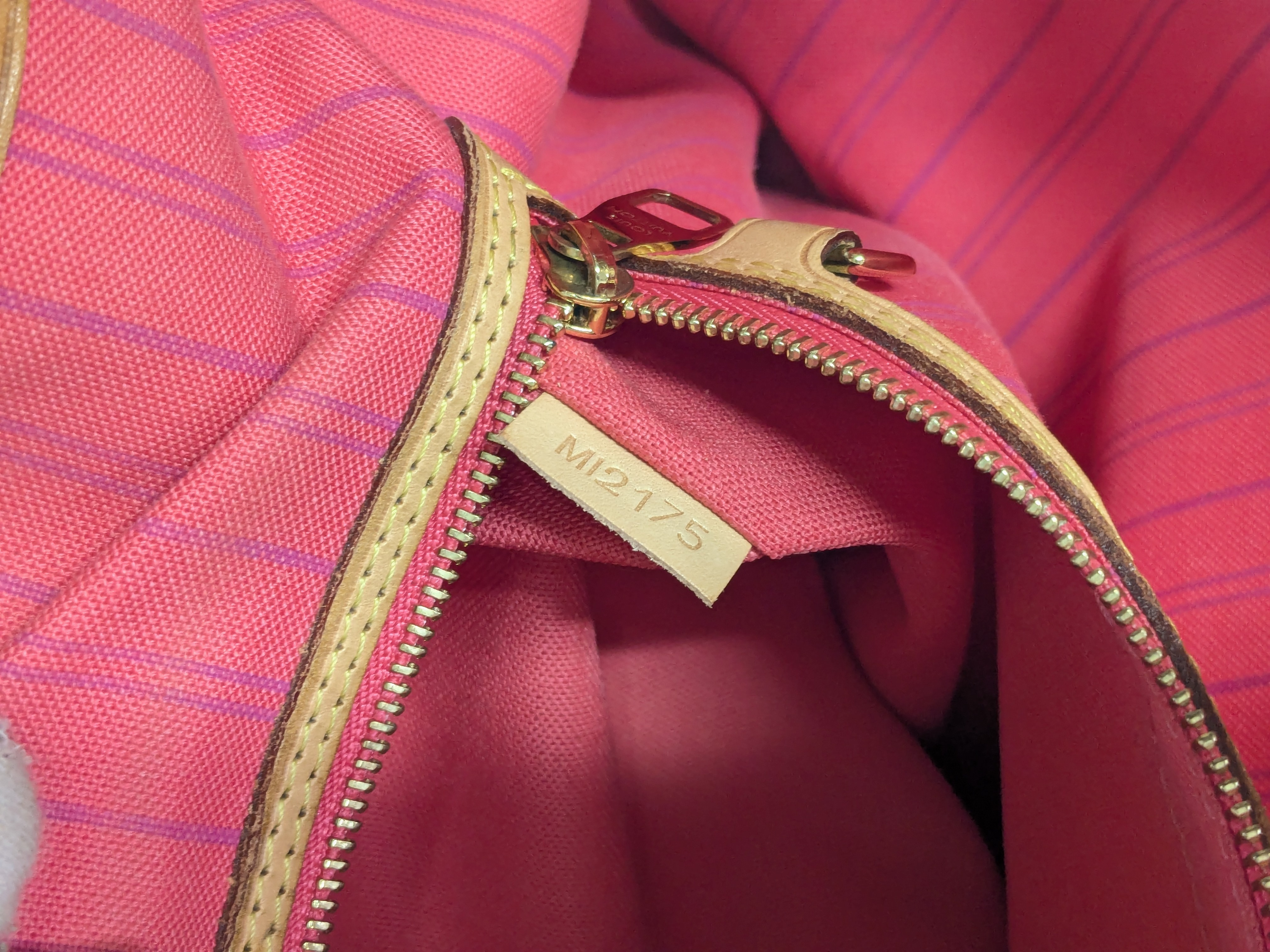 LV Azur Delightful PM Shoulder Bag — view 9