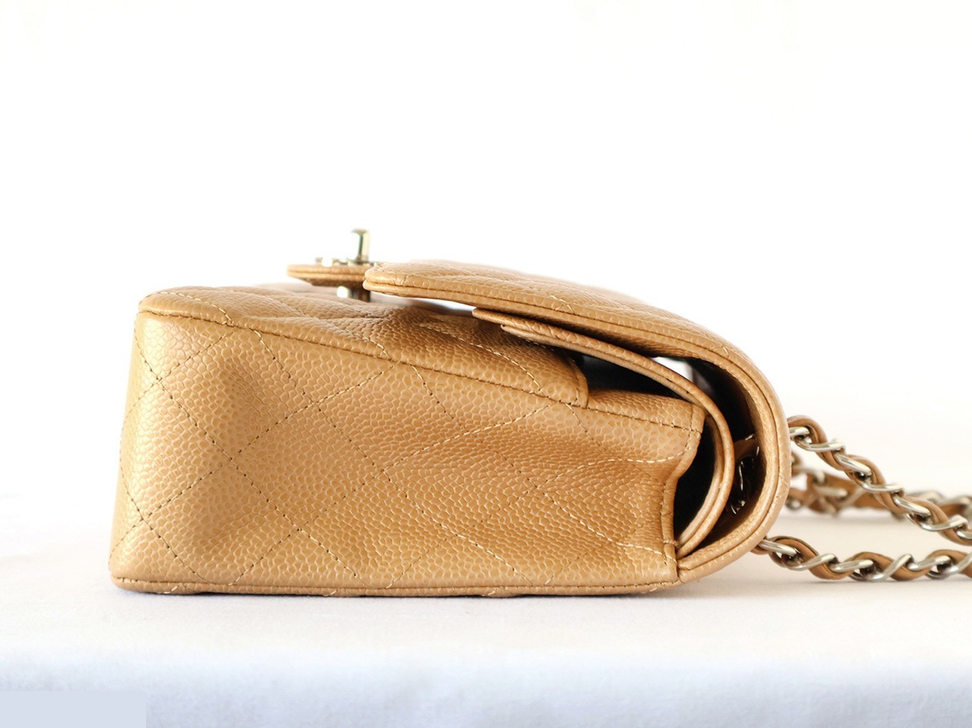 Caviar leather Matelassé 25 Double flap Double chain shoulder bag, beige — view 7
