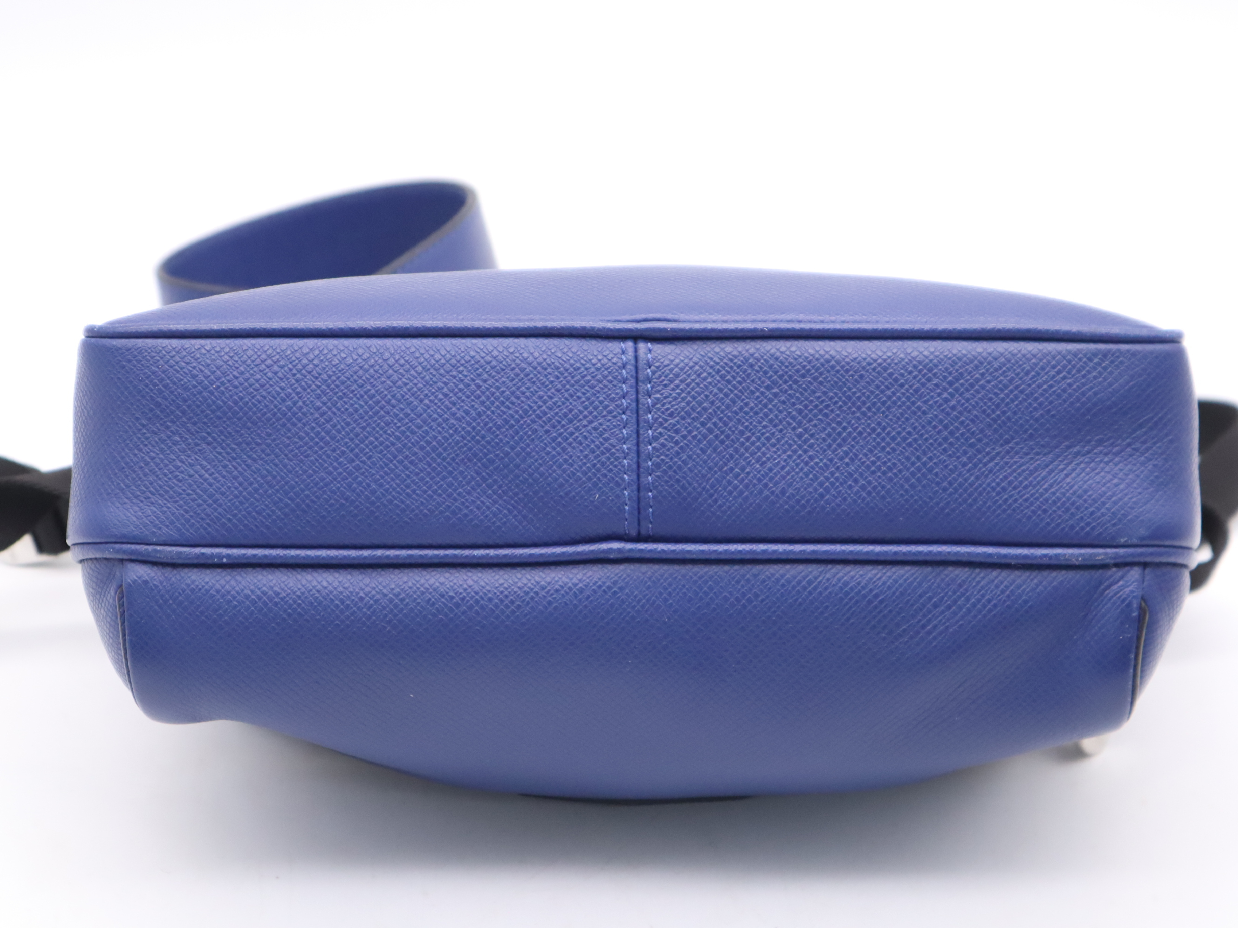 M33437 Taiga Outdoor Messenger PM Cobalt Blue Shoulder Bag — view 4