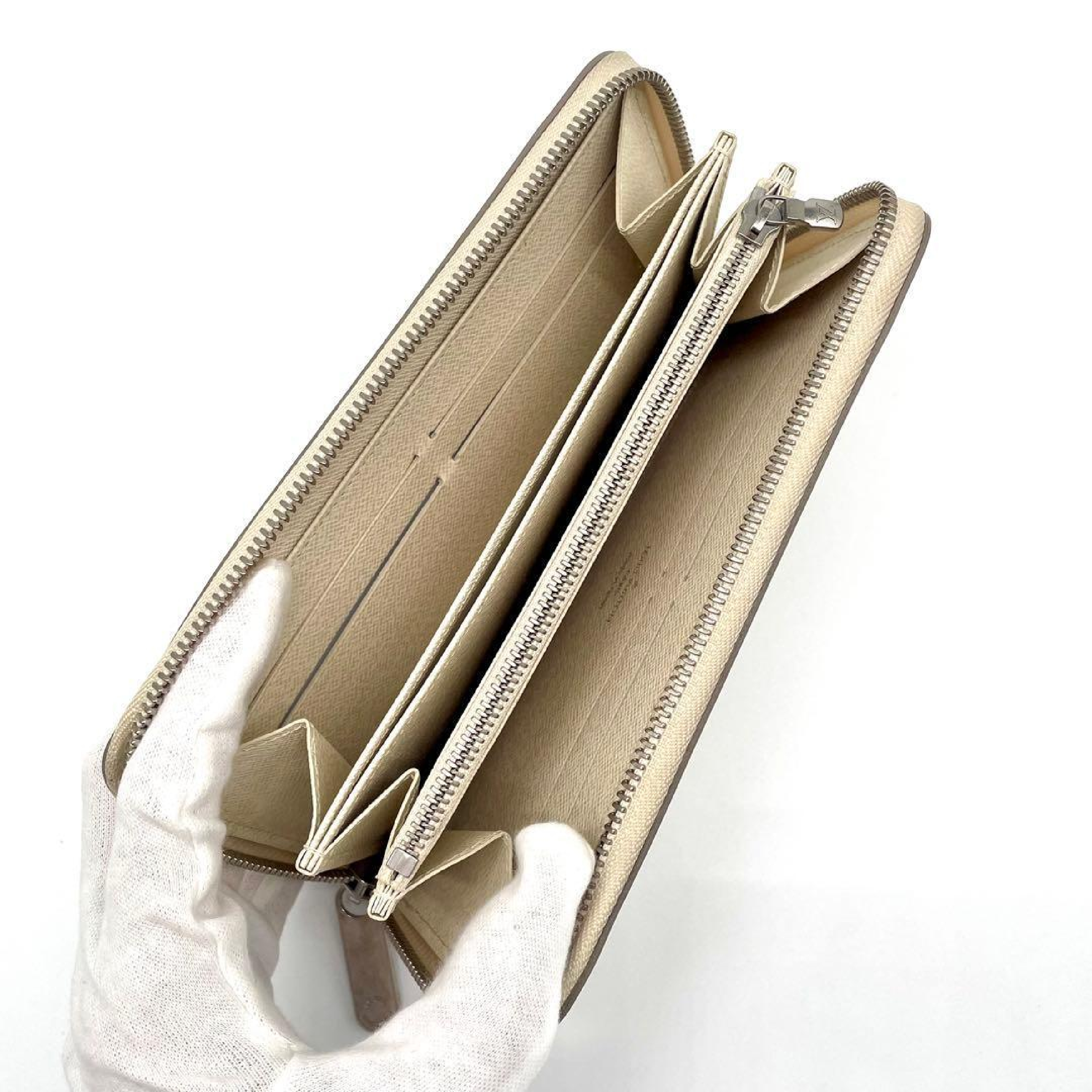 Epi Zippy Wallet Long Wallet White Wallet — view 4