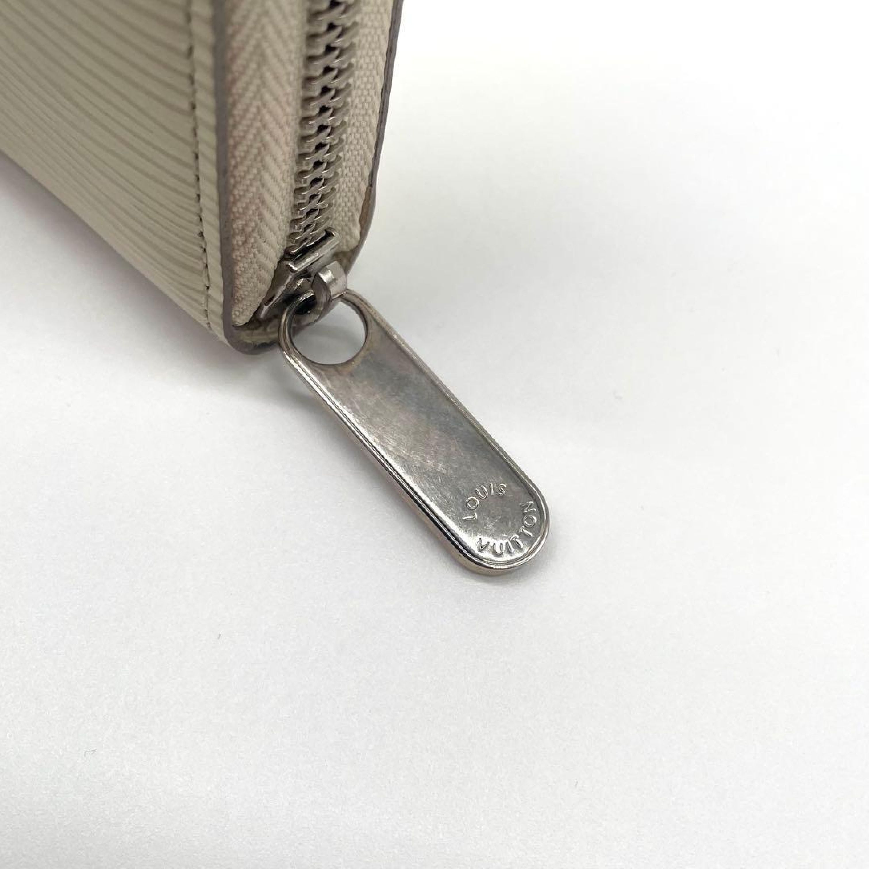 Epi Zippy Wallet Long Wallet White Wallet — view 8