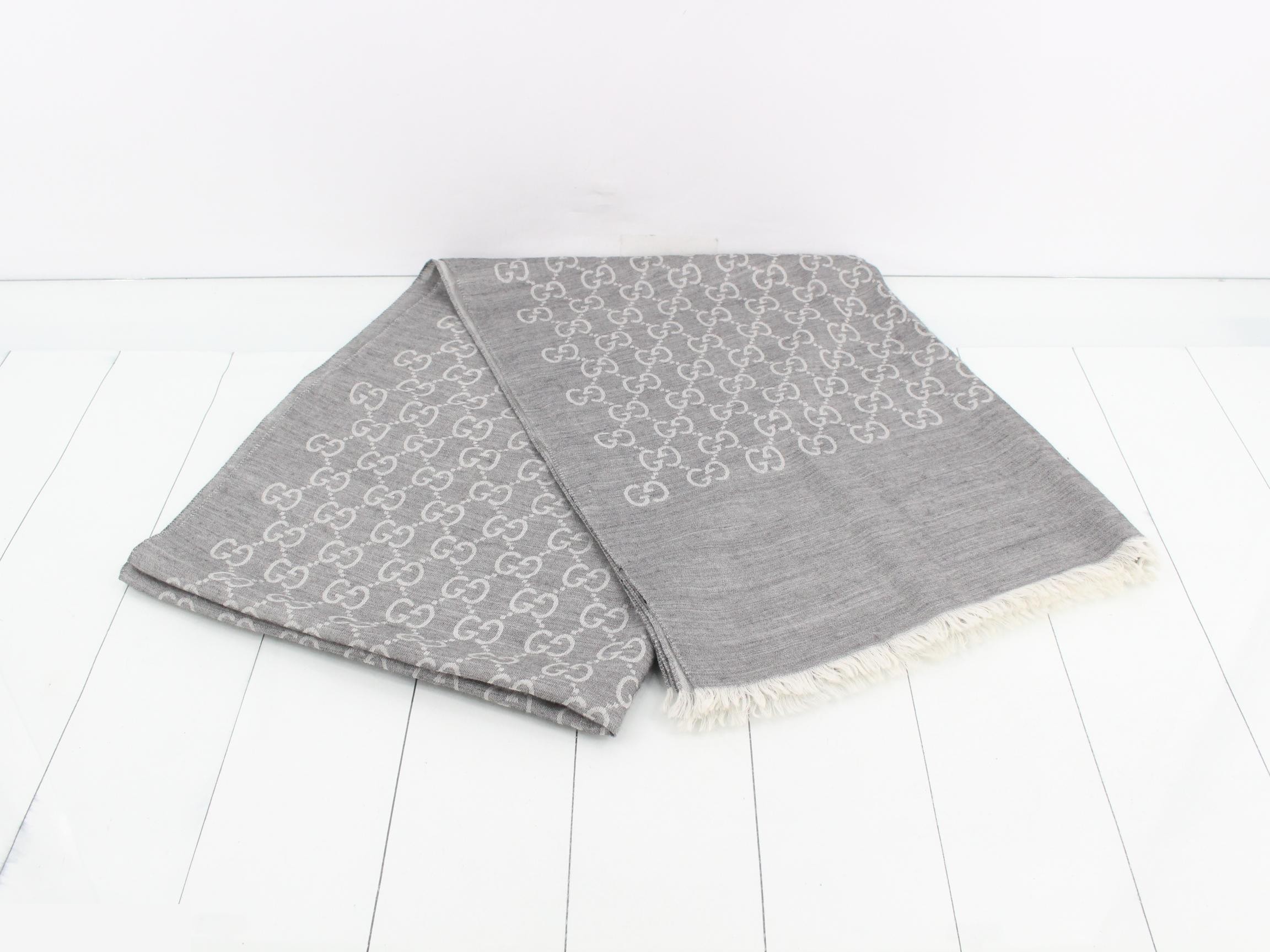 GG pattern stole, gray — view 2