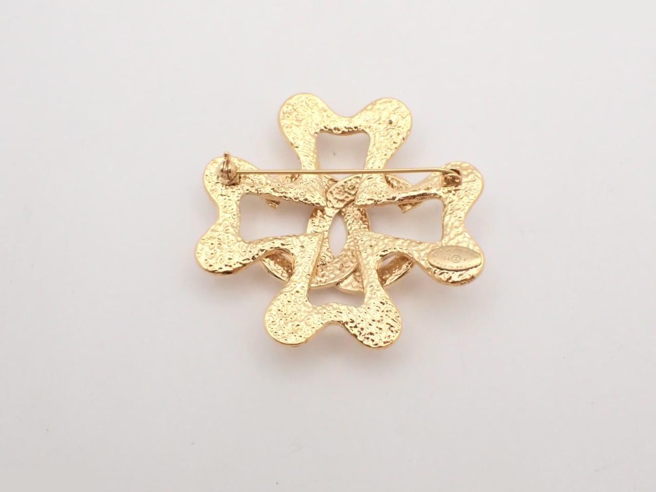 Vintage Classic (Precious Metal) Brooch — view 2