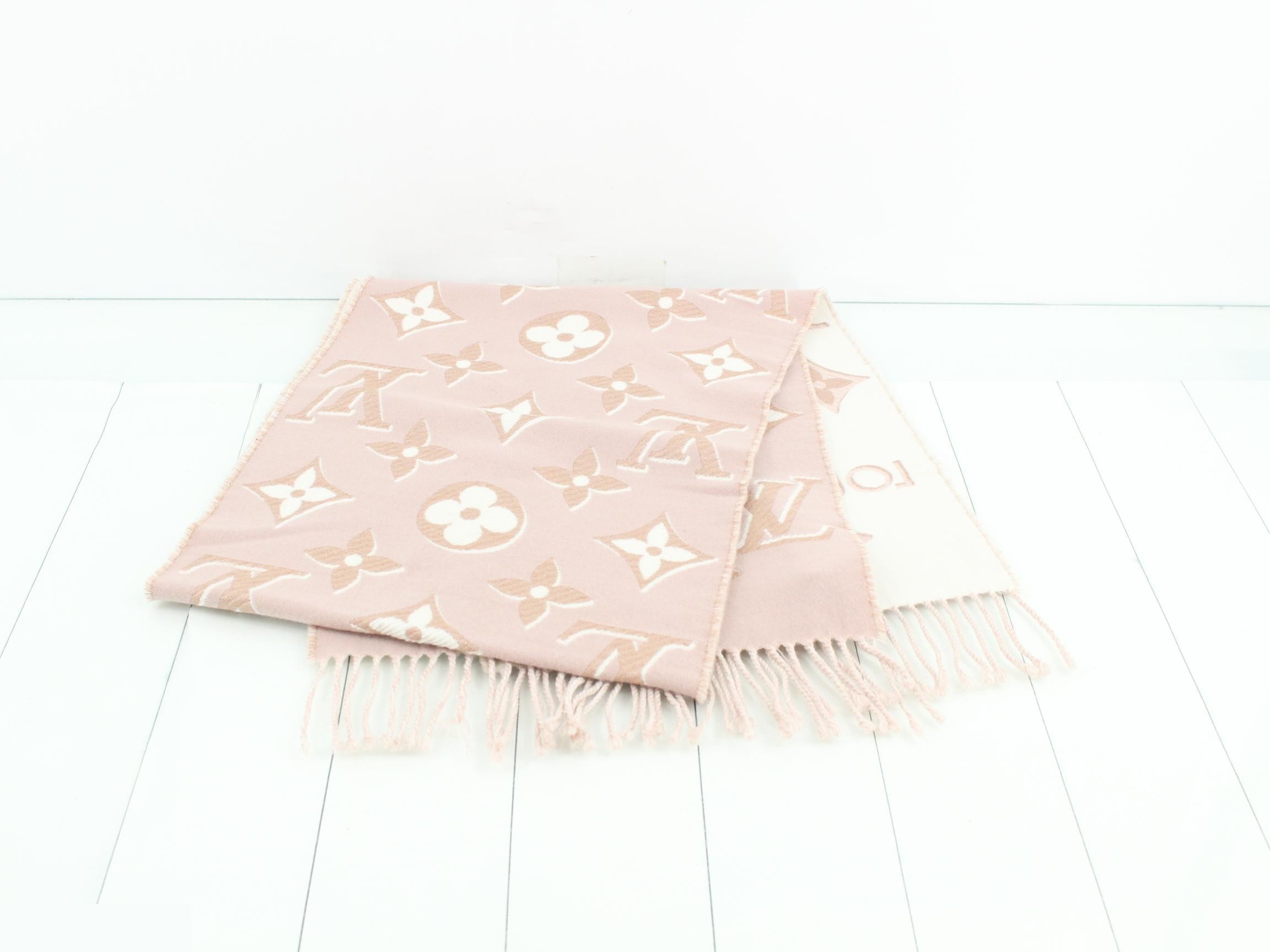 Essential Shine Monogram — view 3