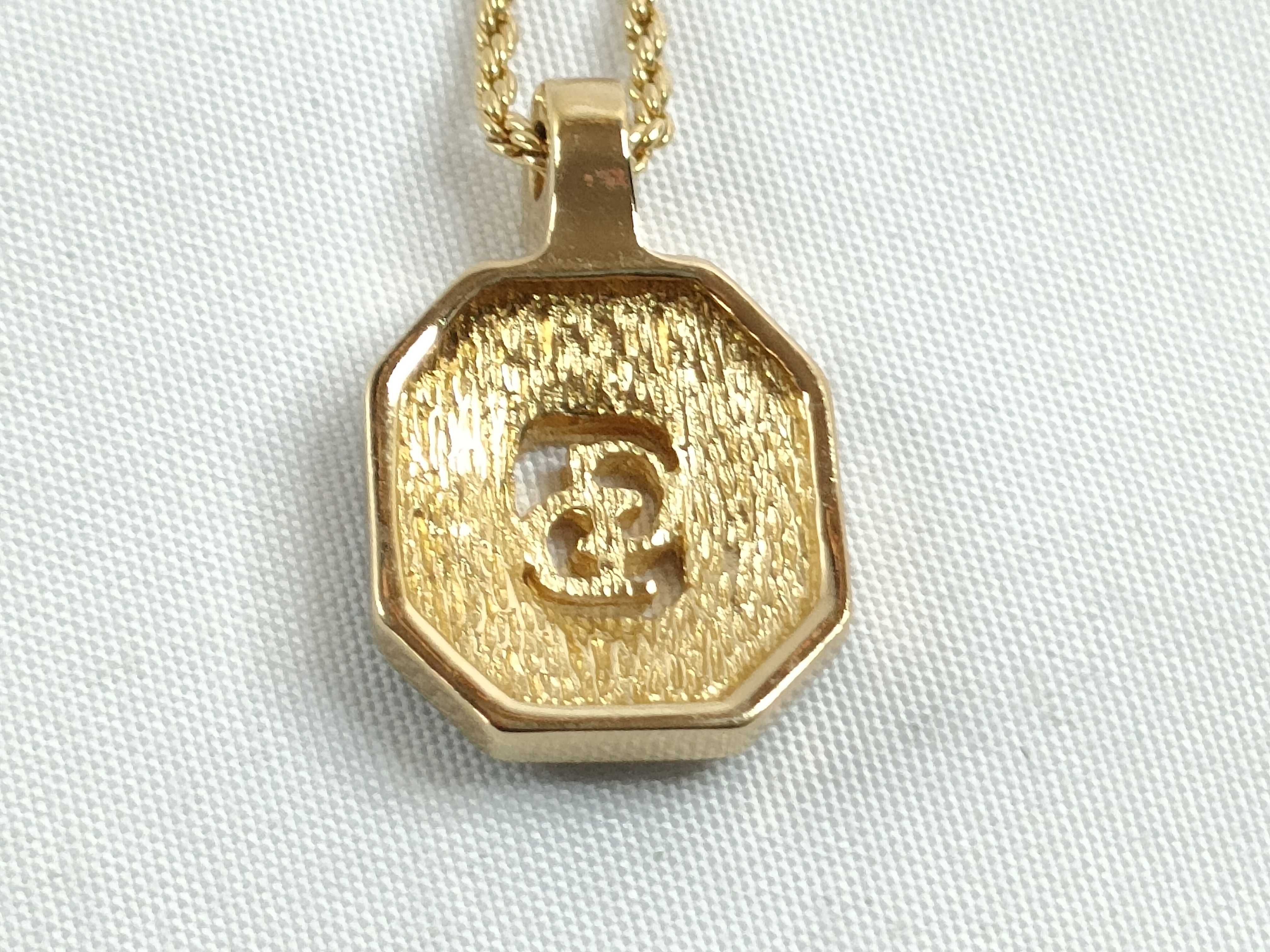 necklace — view 2