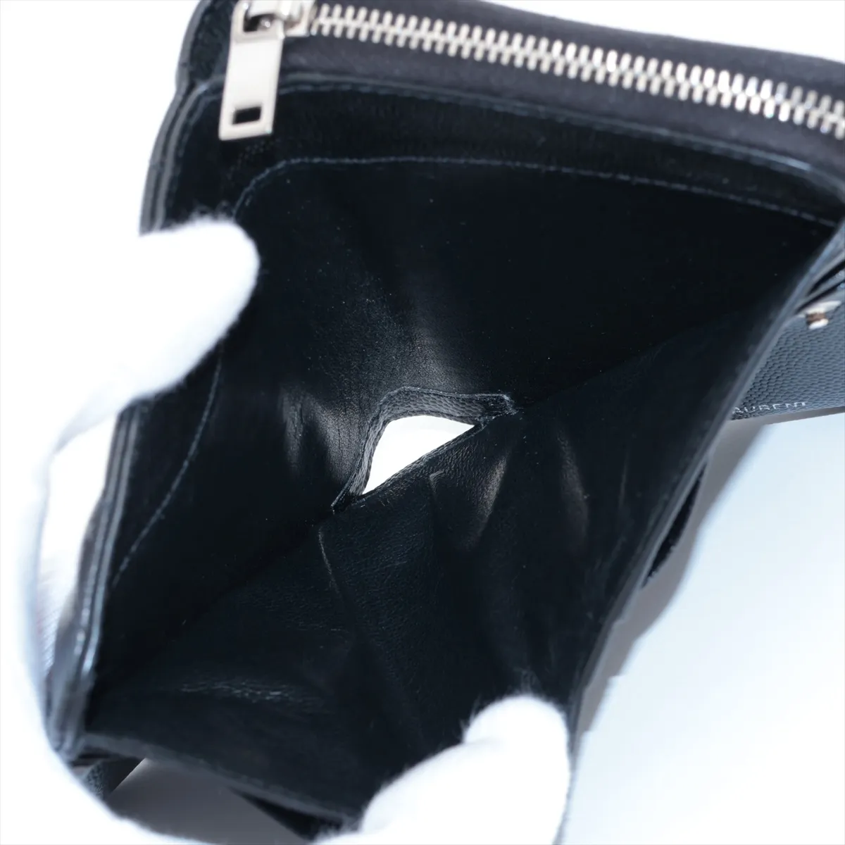 V-stitch GUE668288 Leather Compact Wallet, Black — view 4