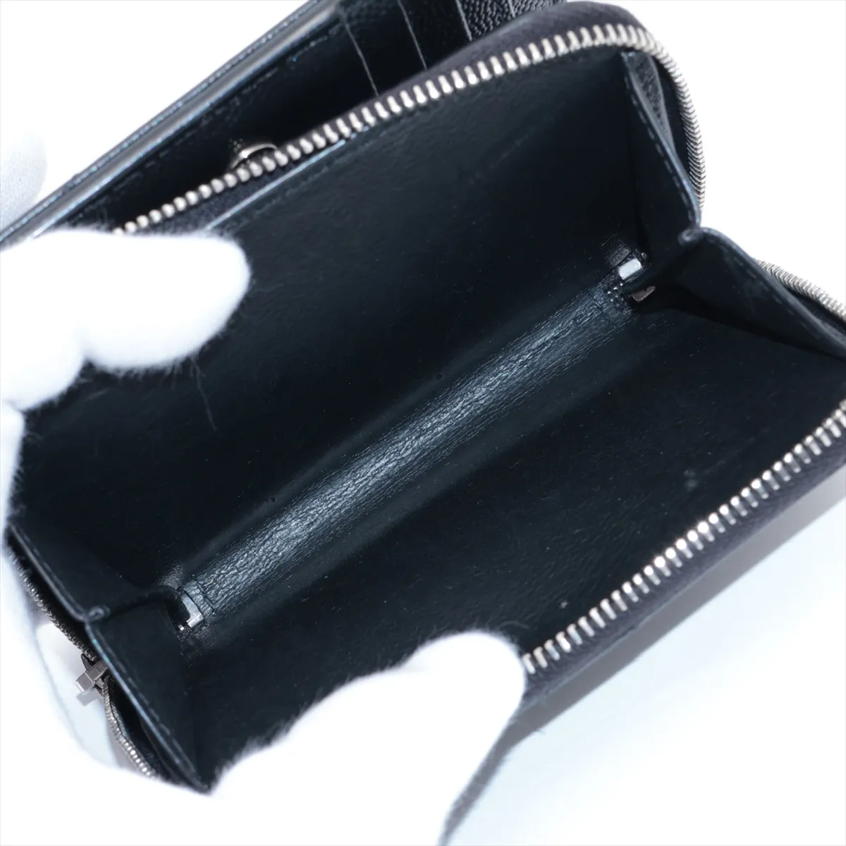 V-stitch GUE668288 Leather Compact Wallet, Black — view 5
