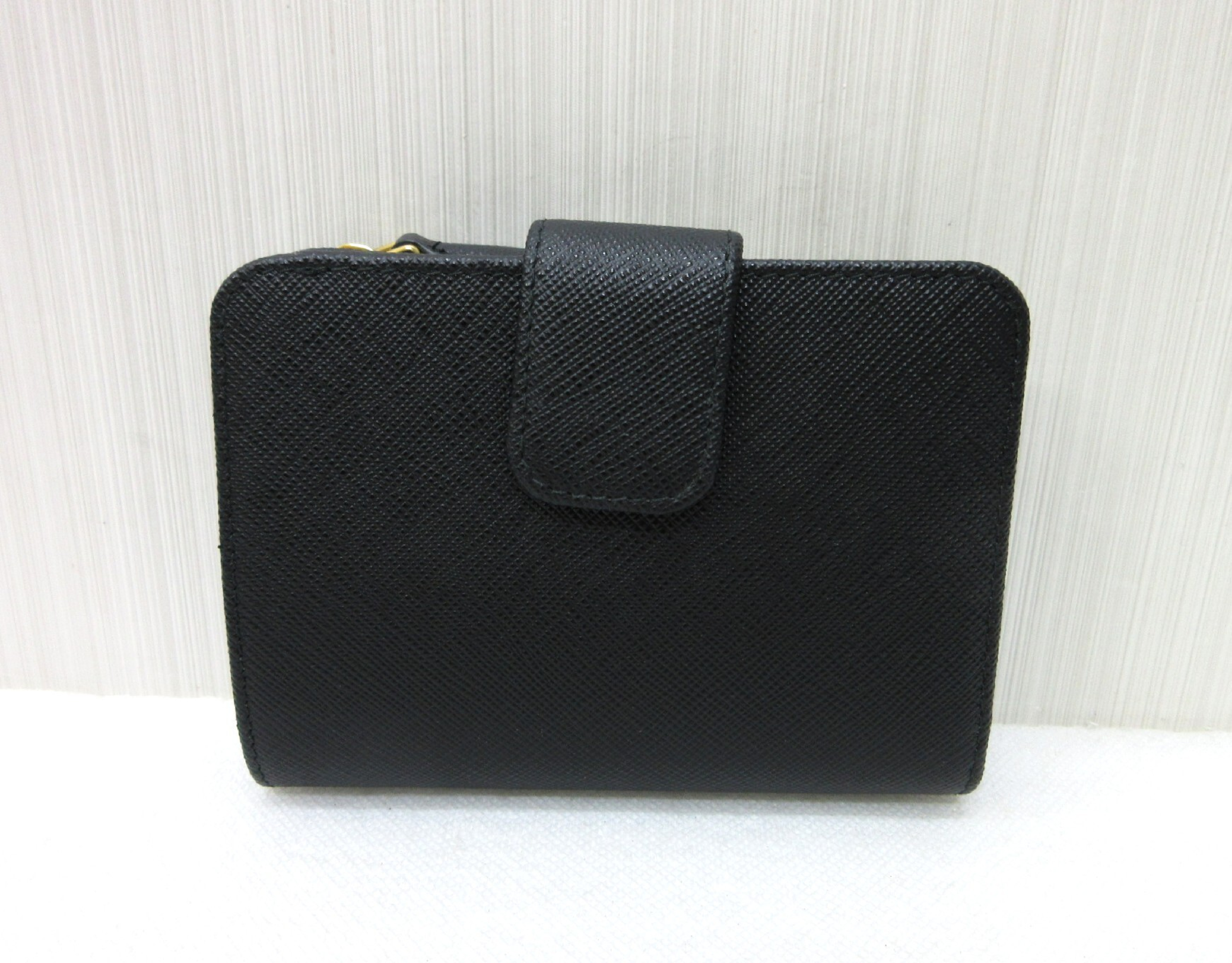 1ML018 Saffiano Leather Bi-fold Compact Zipper Wallet, Black — view 3