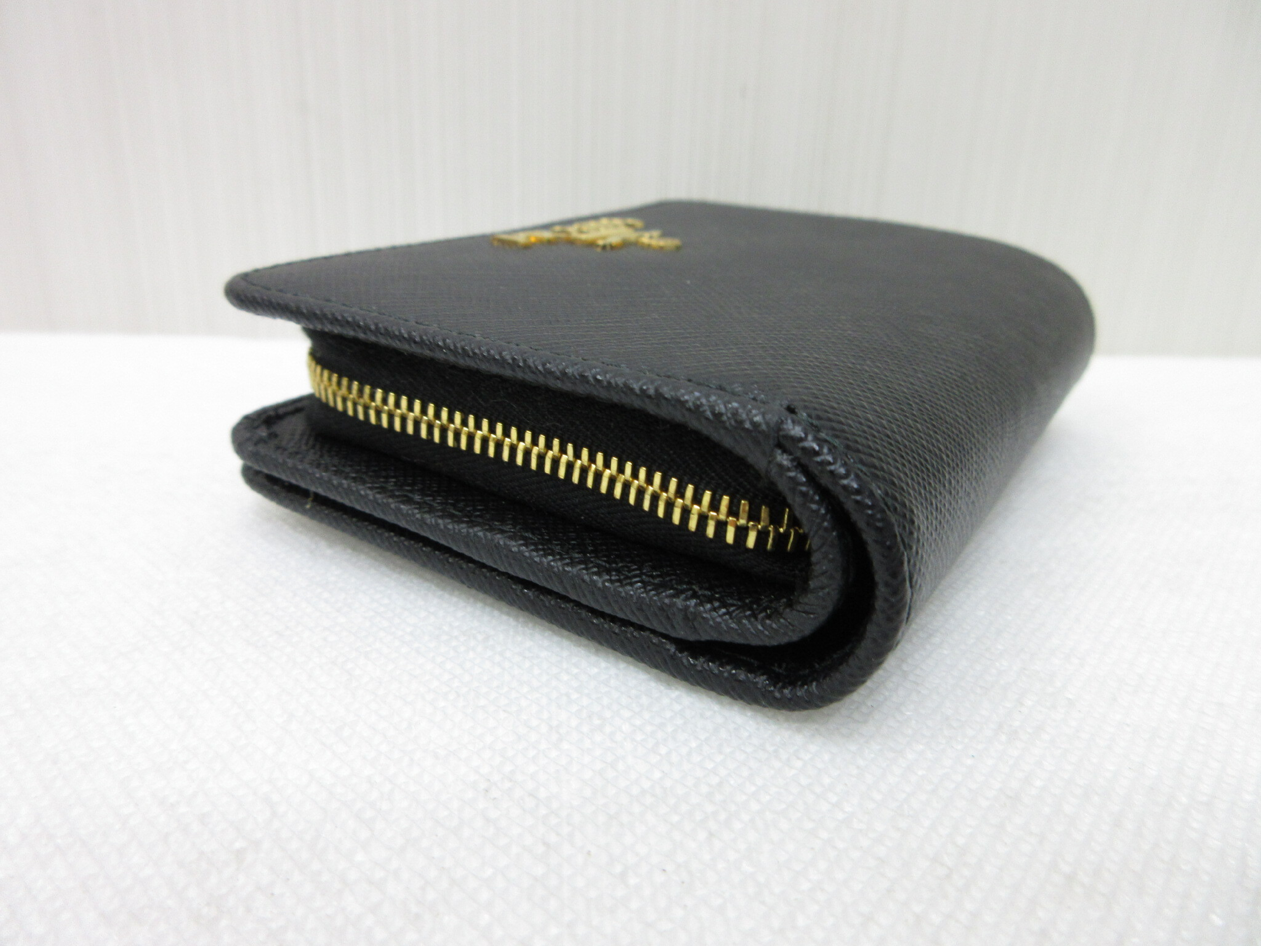 1ML018 Saffiano Leather Bi-fold Compact Zipper Wallet, Black — view 4