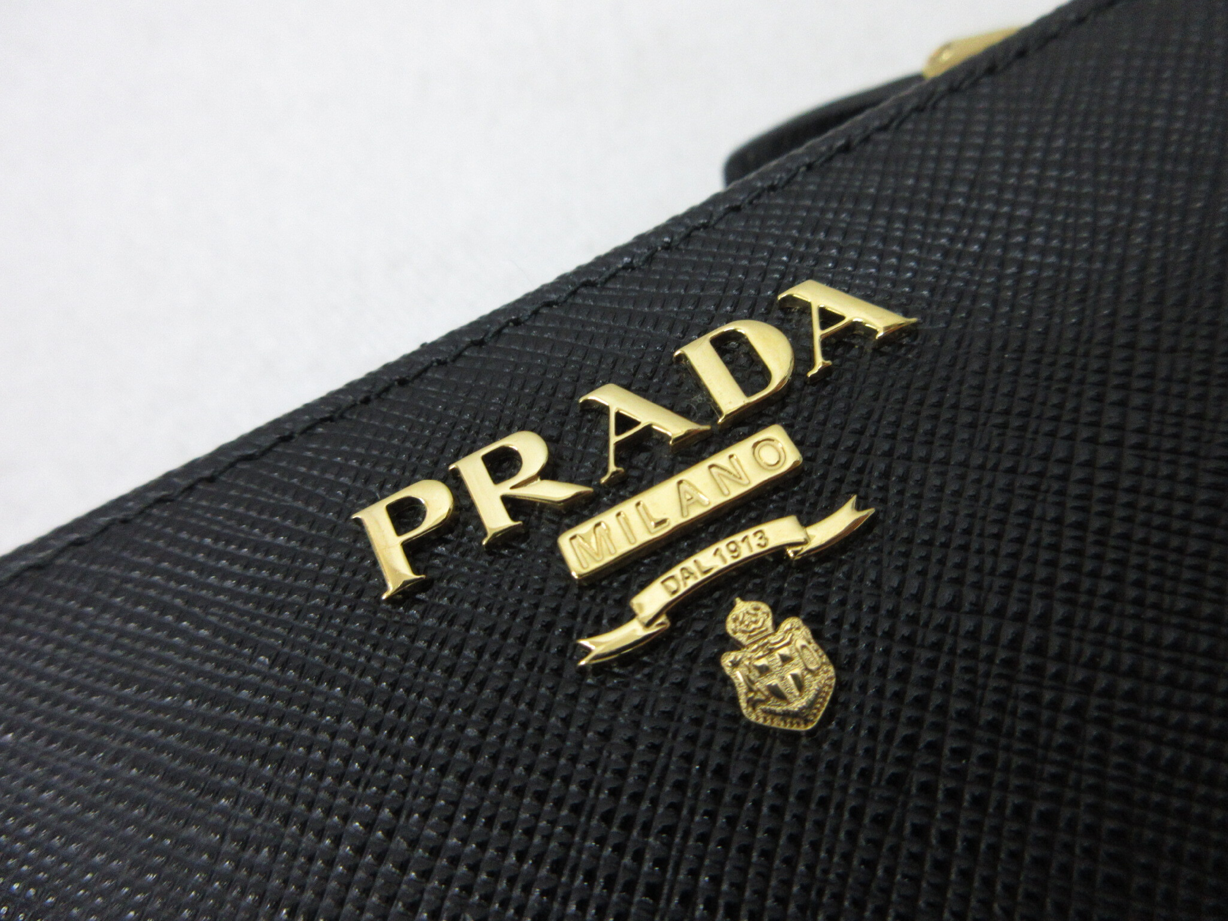1ML018 Saffiano Leather Bi-fold Compact Zipper Wallet, Black — view 5