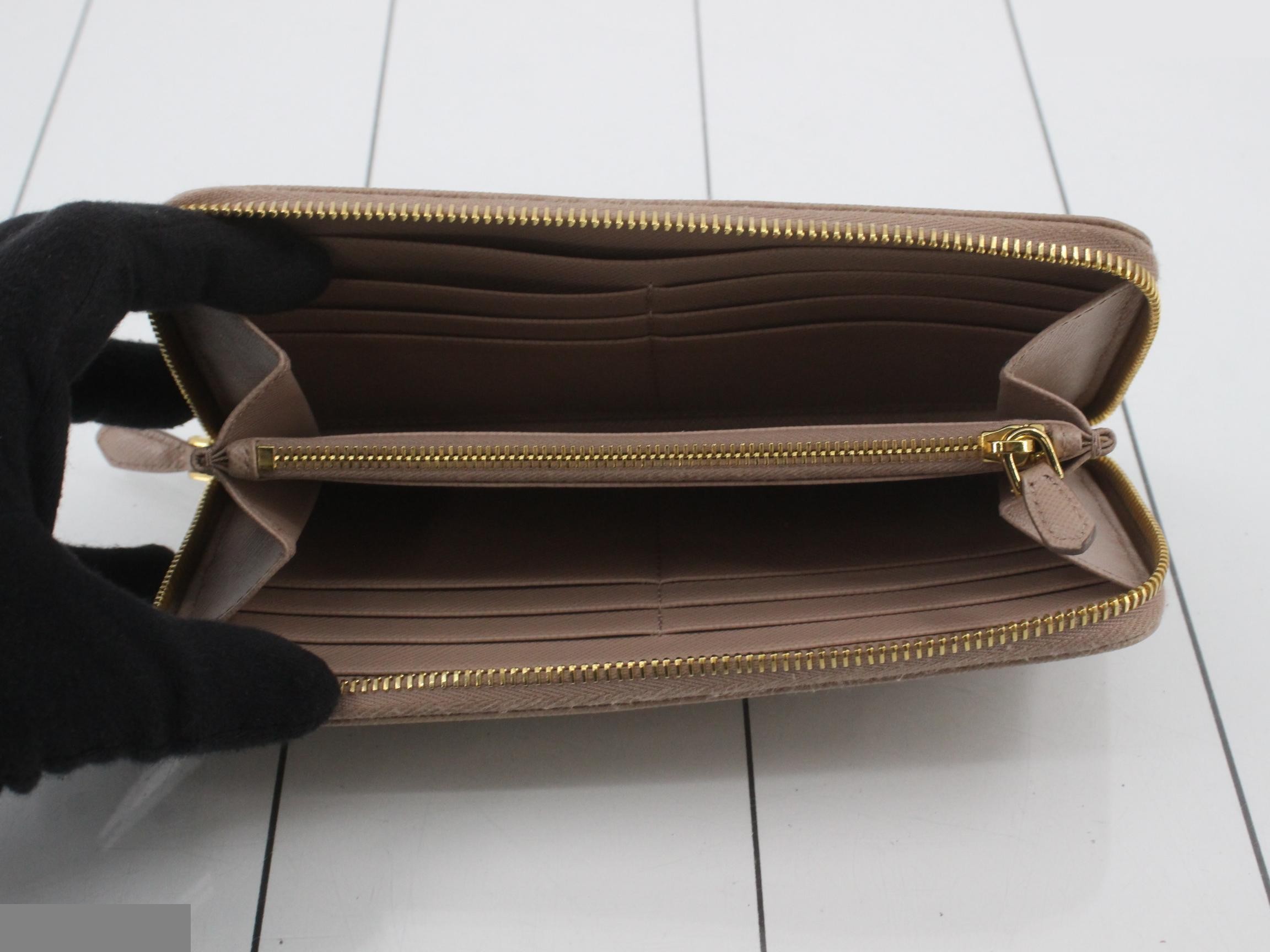 Long wallet, round shape, Saffiano leather, beige — view 4
